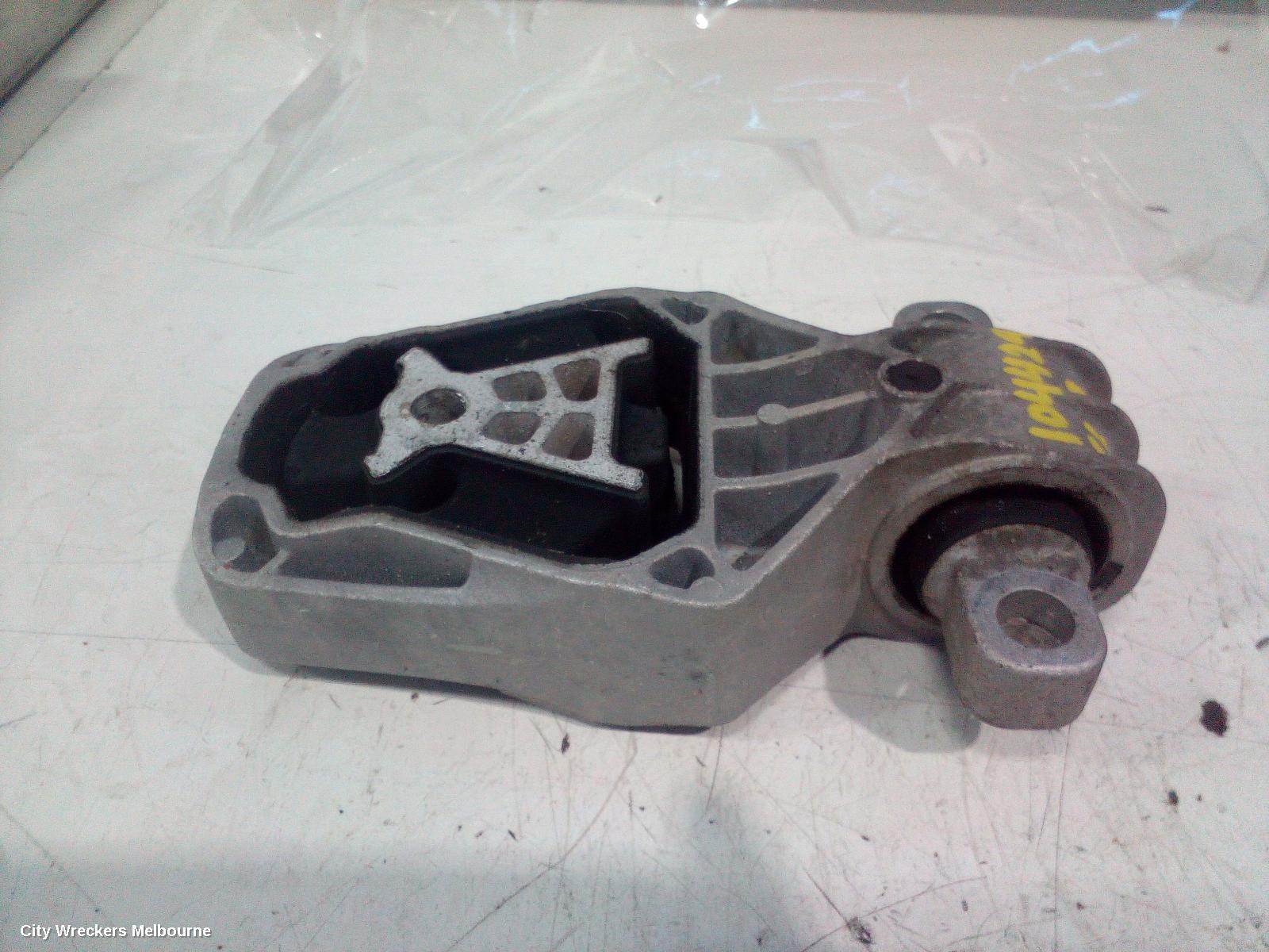 MERCEDES CLA CLASS MOUNT, TRANSMISSION MOUNT, PETROL, 1.6, TURBO, C117/X117, CLA200, 270.910 CODE, 10/2013 - 01/2019 - Image 3