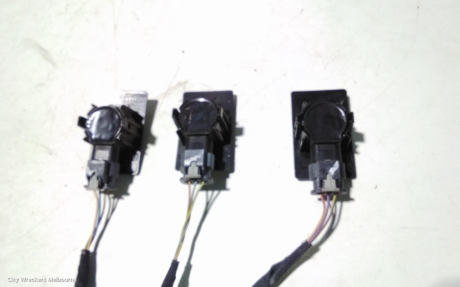 VOLKSWAGEN PASSAT, B8/MK7, 06/2015 - 05/2023, P/N 5Q0 919 275 B    3 PICES WITH CENTER BAR SENSOER  SEE PIC 75$ EACH : 104442 - Image 3