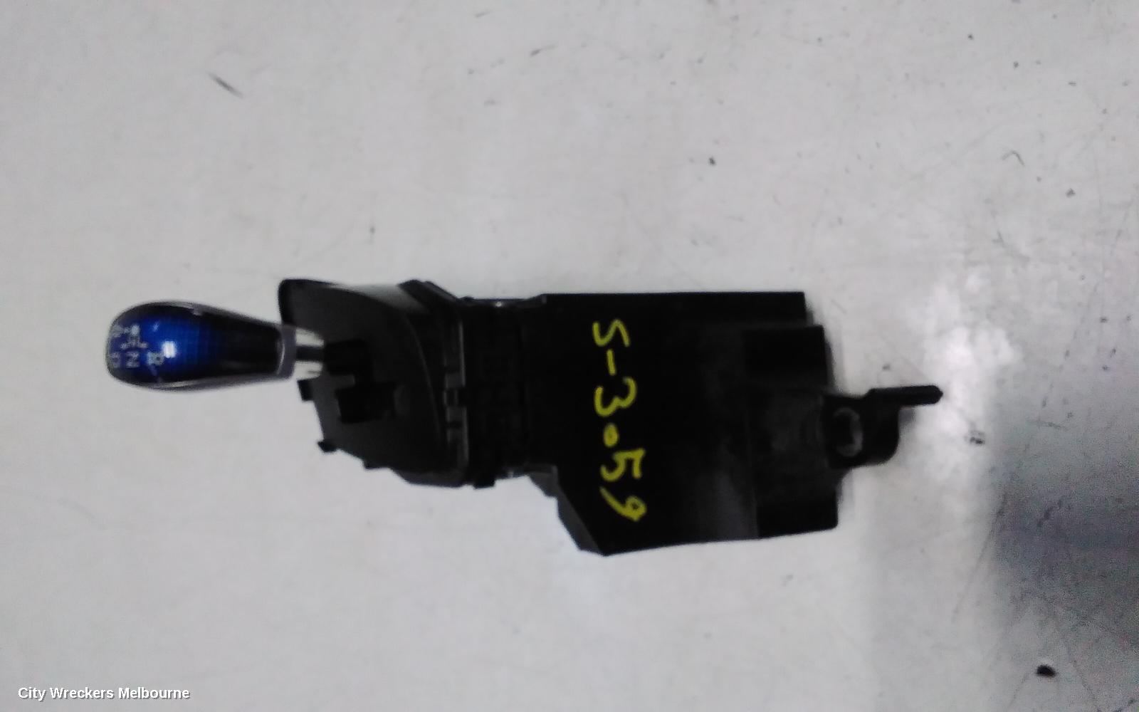 TOYOTA PRIUS GEAR STICK/SHIFTER, ZVW40R, PRIUS V, 05/2012 - 11/2022 - Image 1