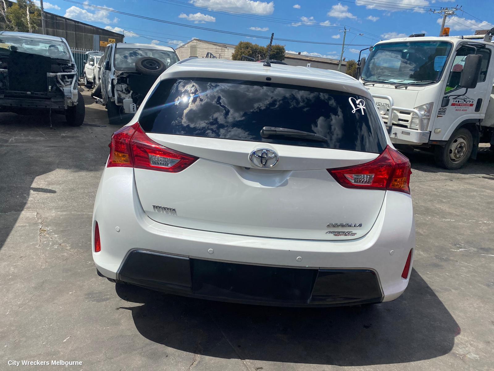 TOYOTA COROLLA REAR GARNISH, TAILGATE LAMP (LH SIDE), ZRE182R, HATCH, 10/2012 - 03/2015 - Image 3