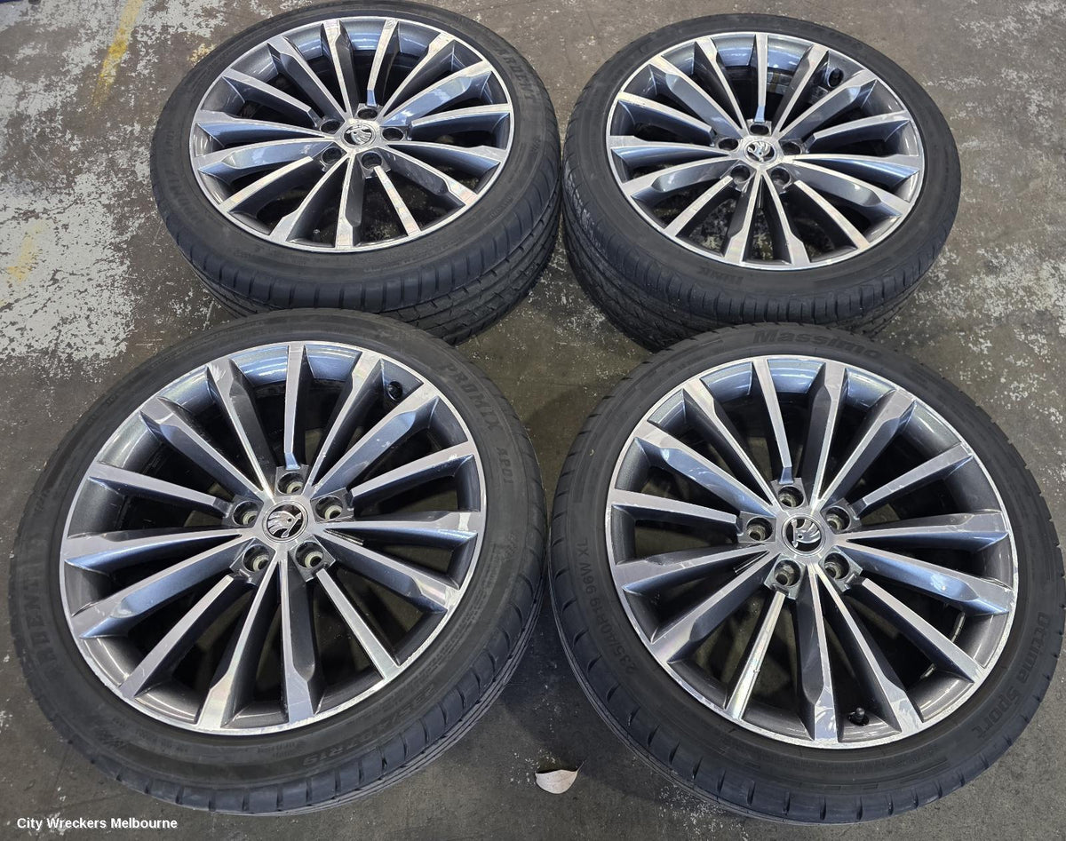 SKODA OCTAVIA WHEEL MAG, NX, FACTORY, 19X7.5IN, TRINITY, MULTI SPOKE, BI-COLOUR, 10/2020 - 05/2024 - Image 2