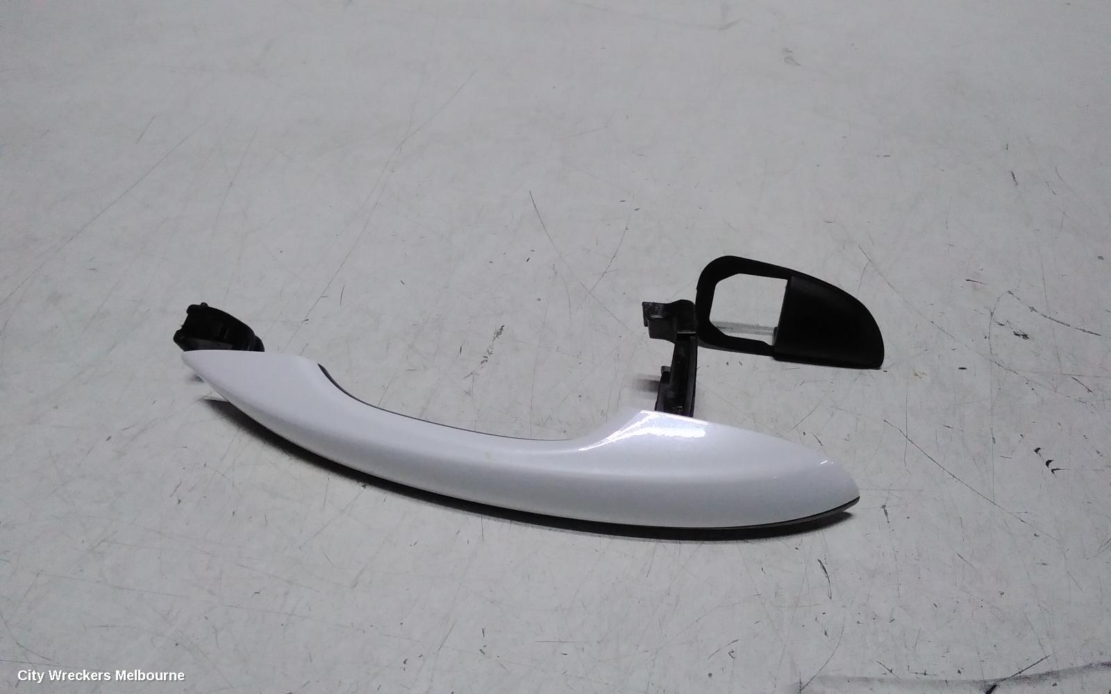 GENESIS GV70 DOOR HANDLE, OUTER, RH FRONT, W/ SPORT PACKAGE, COLOUR CODED, JK, 03/2021 ONWARDS - Image 2