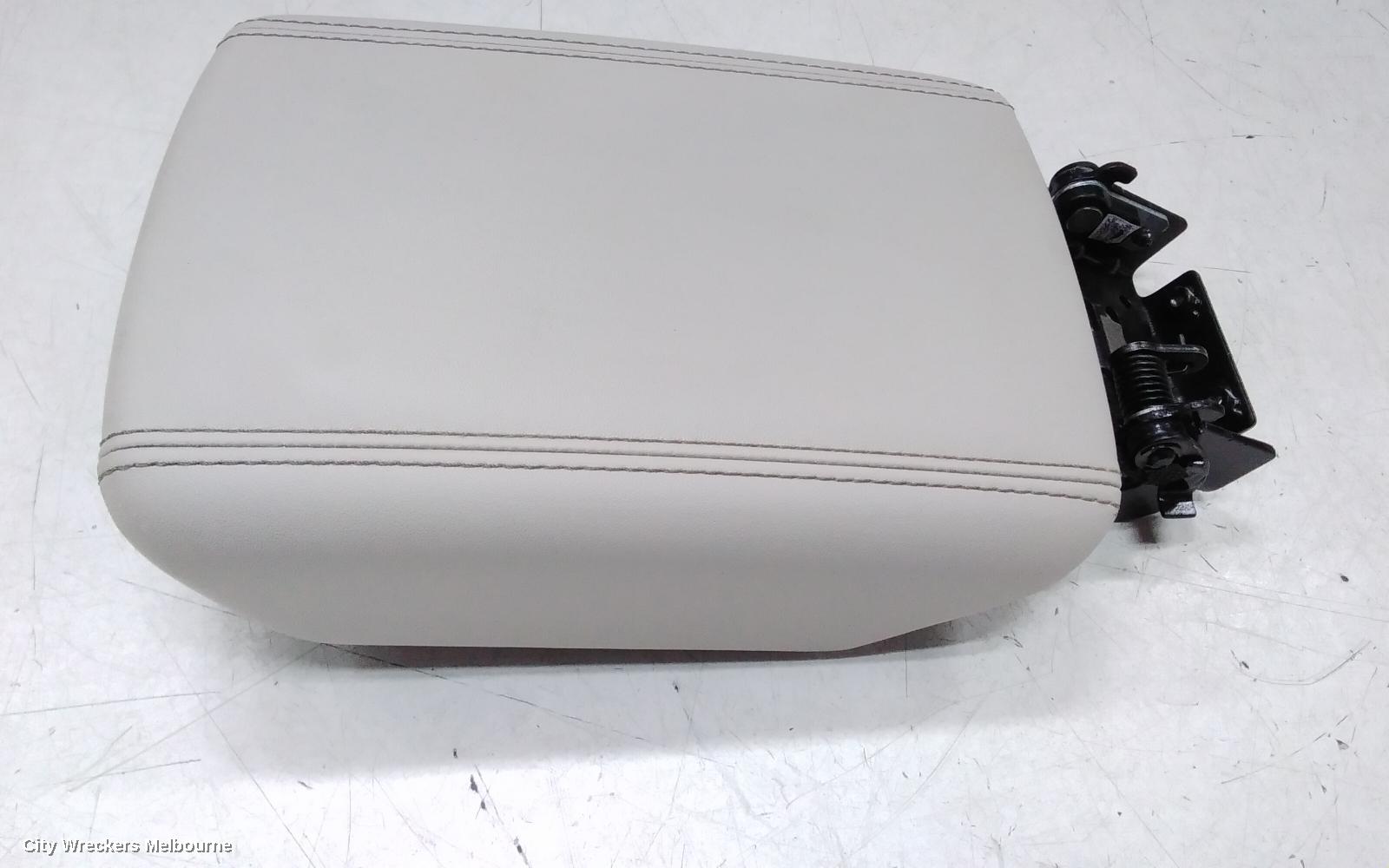 MAHINDRA XUV700 CONSOLE, W601, 01/2023 ONWARDS - Image 3