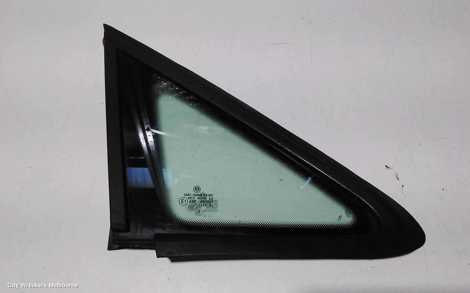 VOLKSWAGEN CADDY RIGHT FRONT 1/4 DOOR GLASS, 2K, IN BODY, 12/2004 - 06/2015 - Image 1