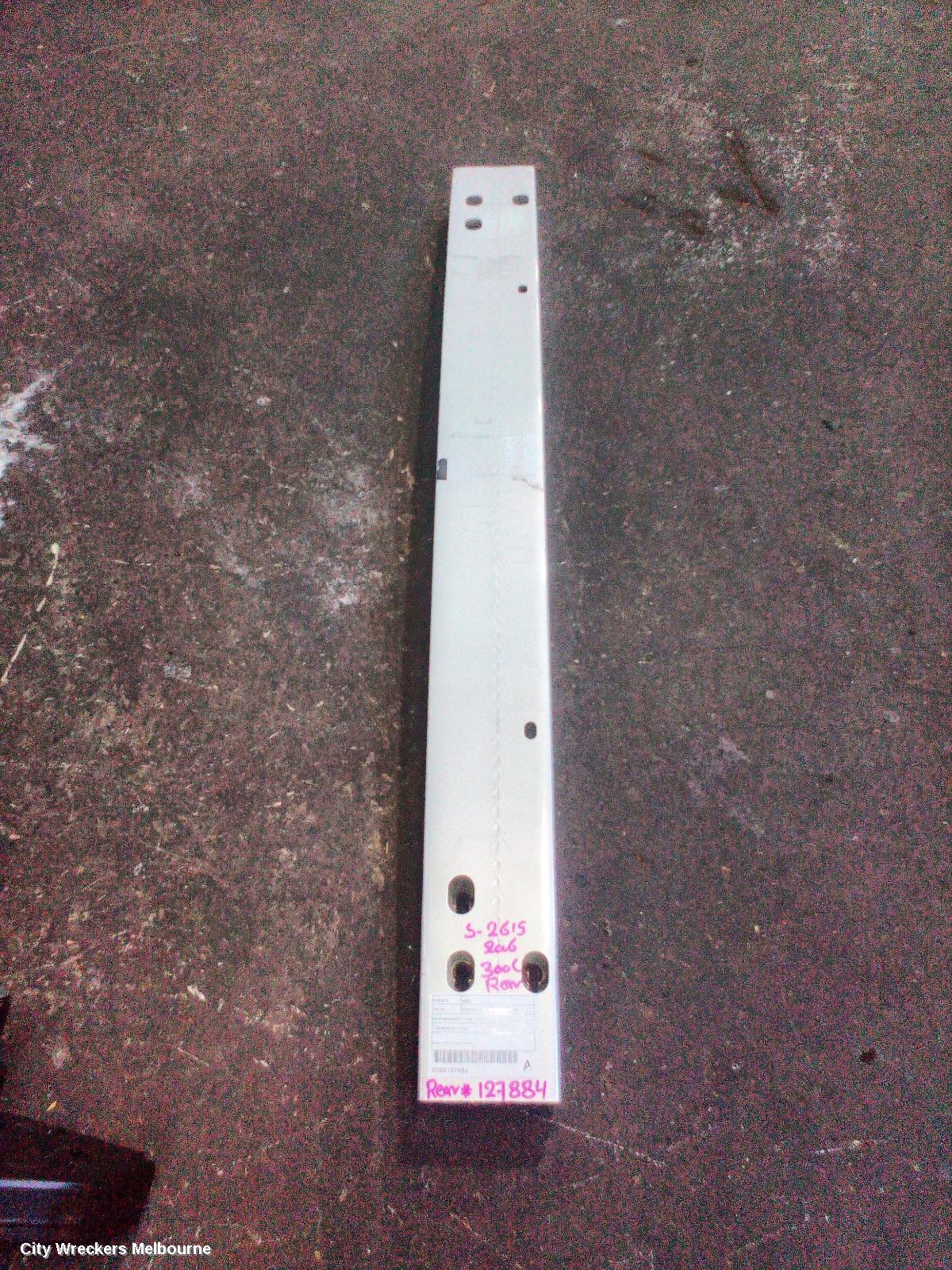 CHRYSLER 300C R/BAR BRACKET/REINFO, REINFORCEMENT, 11/2005 - 12/2011 - Image 1