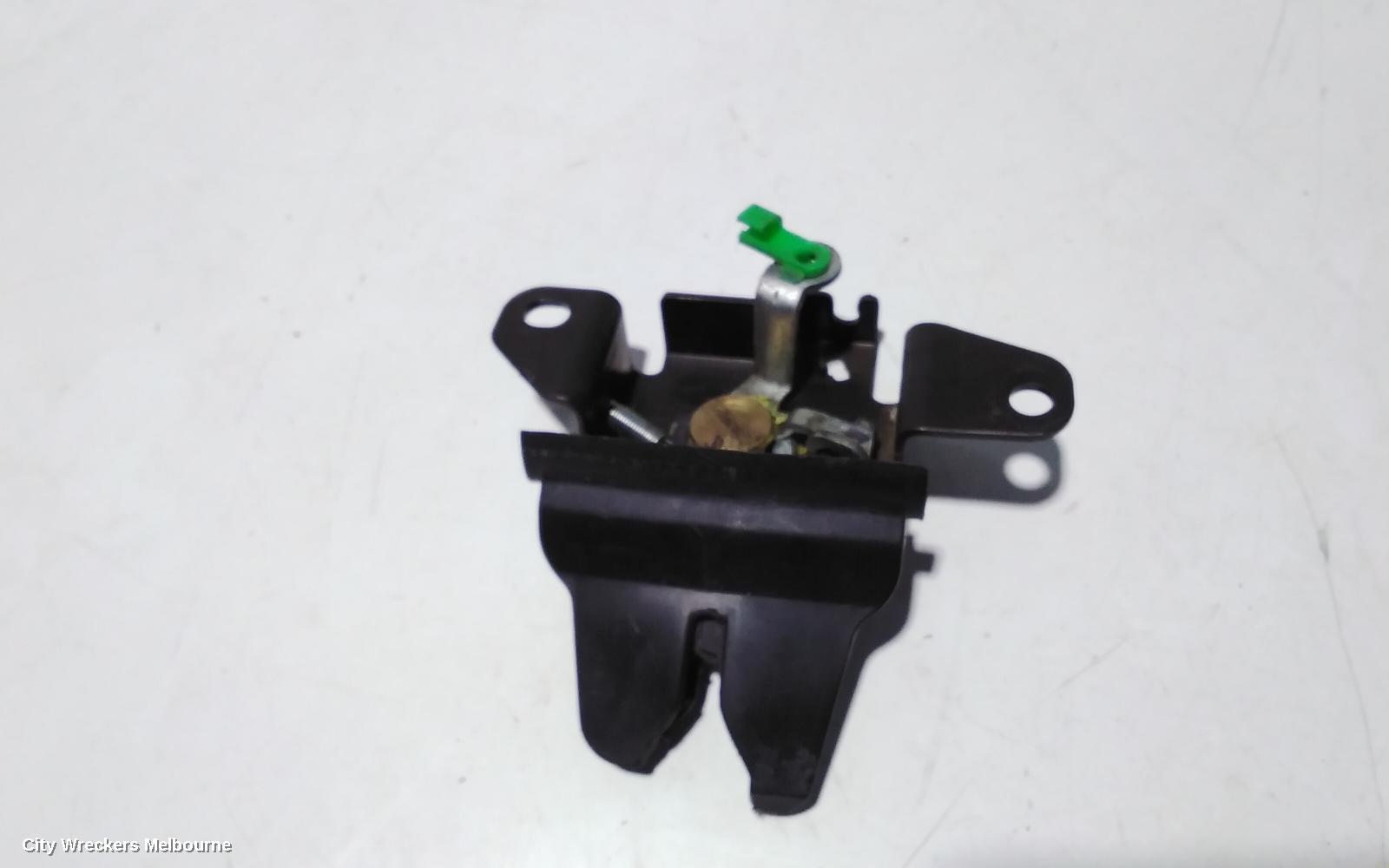 TOYOTA CAMRY DOOR/BOOT/GATE LOCK, BOOTLID LOCK, SK20, 08/1997 - 08/2002 - Image 1