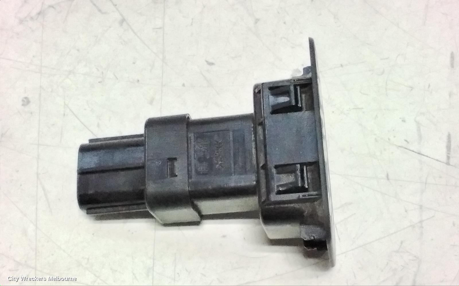 MAZDA CX5, KF, 02/2017 - 03/2026, TAILGATE SWITCH BUTTON: 121389 - Image 3