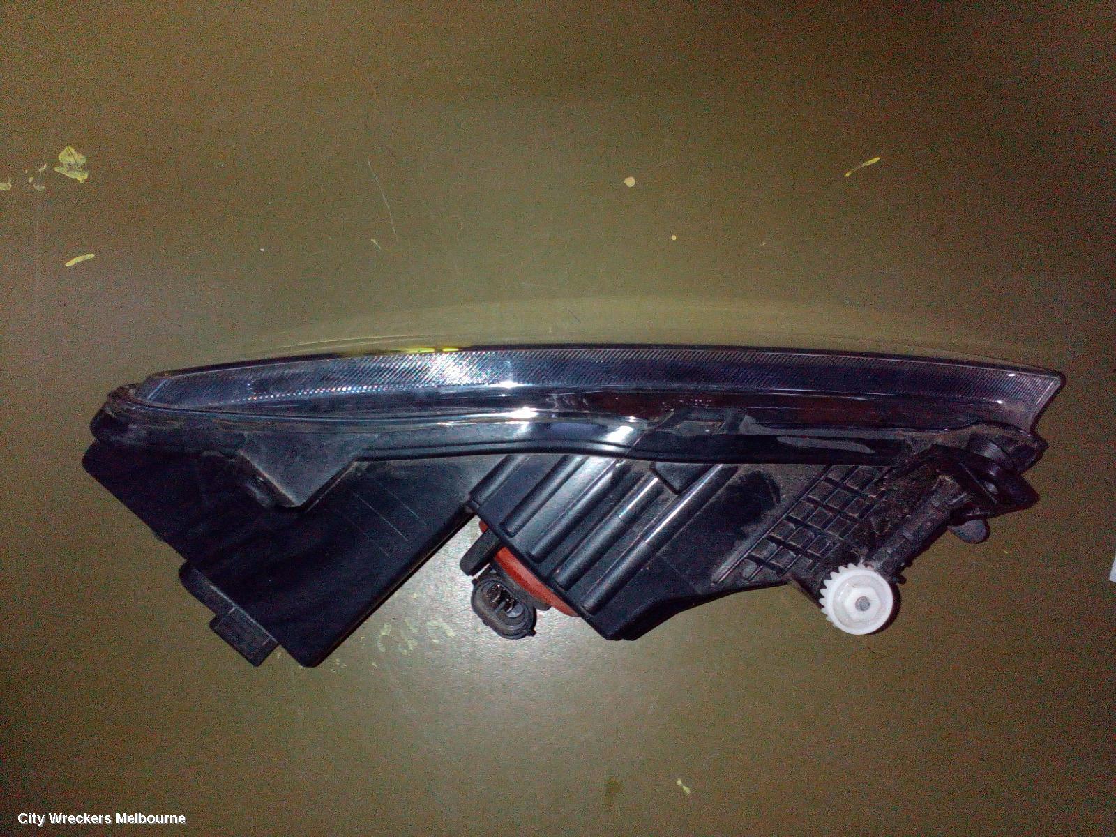 VOLKSWAGEN POLO RIGHT INDICATOR/FOG/SIDE, BUMPER FOGLAMP, 6R, 05/2014 - 09/2017 - Image 2