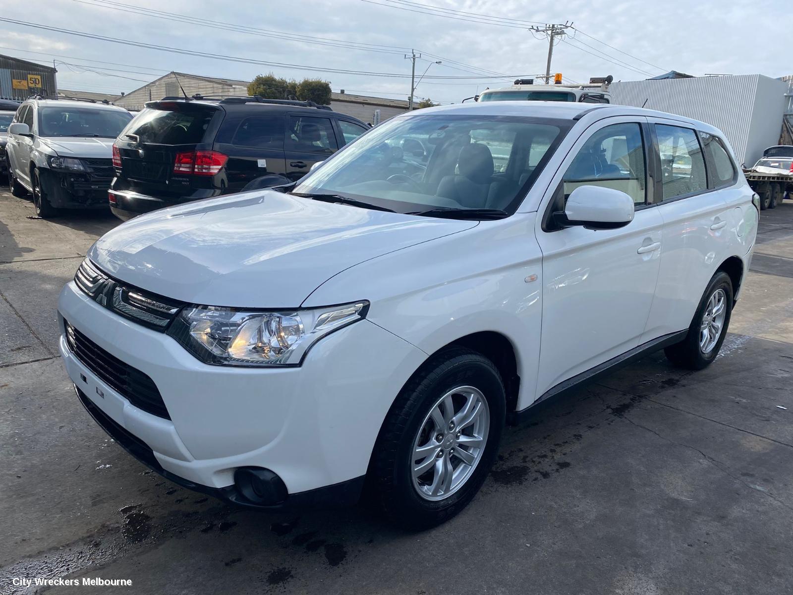 MITSUBISHI OUTLANDER LEFT GUARD, ZJ, SUIT W/ INDICATOR, 10/2012 - 02/2014 - Image 2
