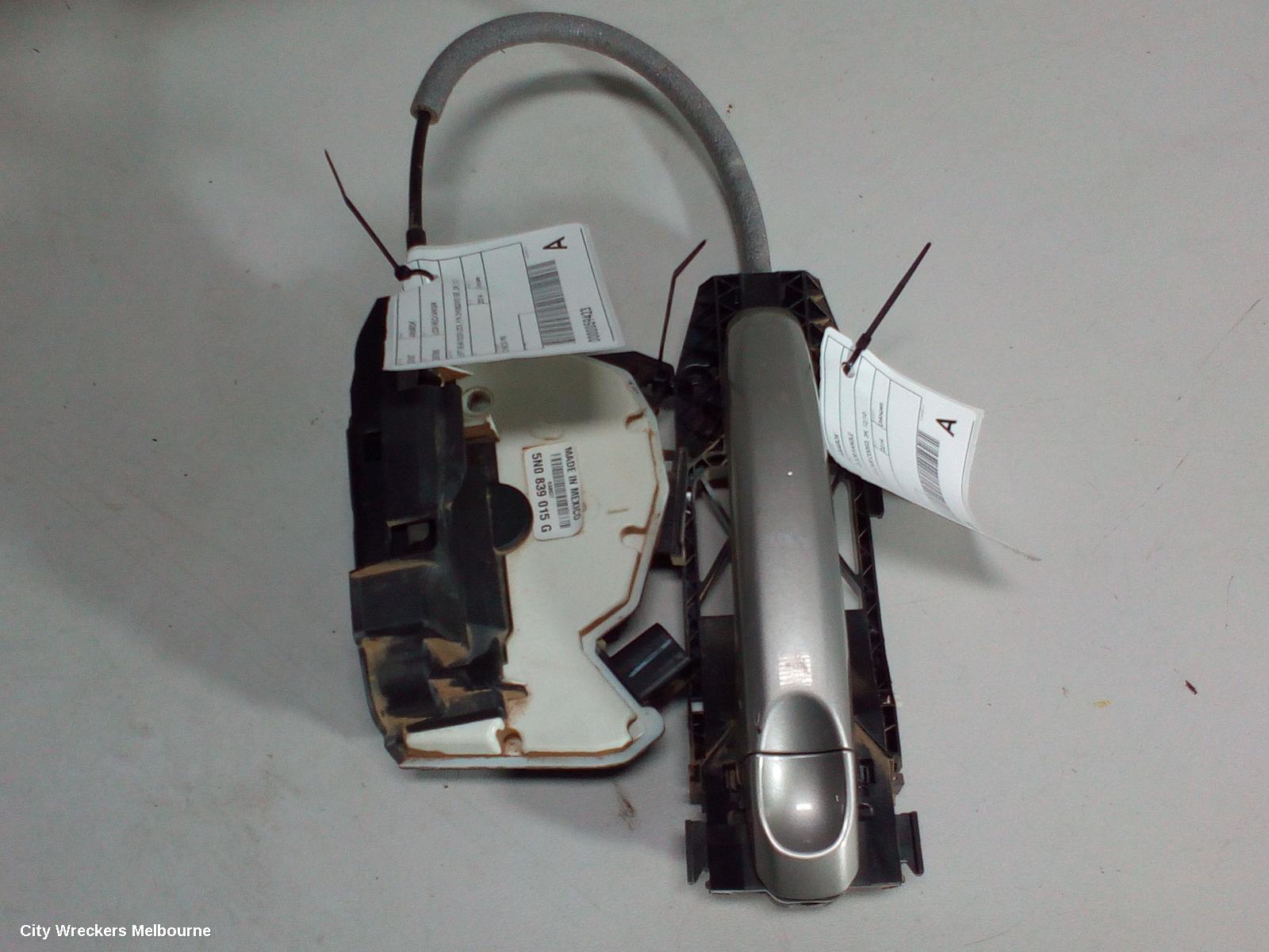 VOLKSWAGEN AMAROK DOOR HANDLE, OUTER, LH REAR, COLOUR CODED, 2H, 12/2010 ONWARDS - Image 2
