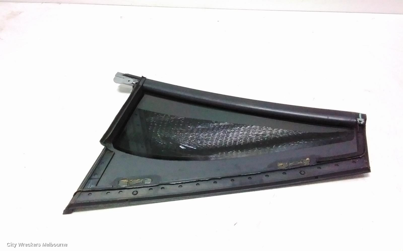 LAND ROVER RANGEROVER SPORT RIGHT REAR 1/4 DOOR GLASS, L320, 08/2005 - 12/2013 - Image 3
