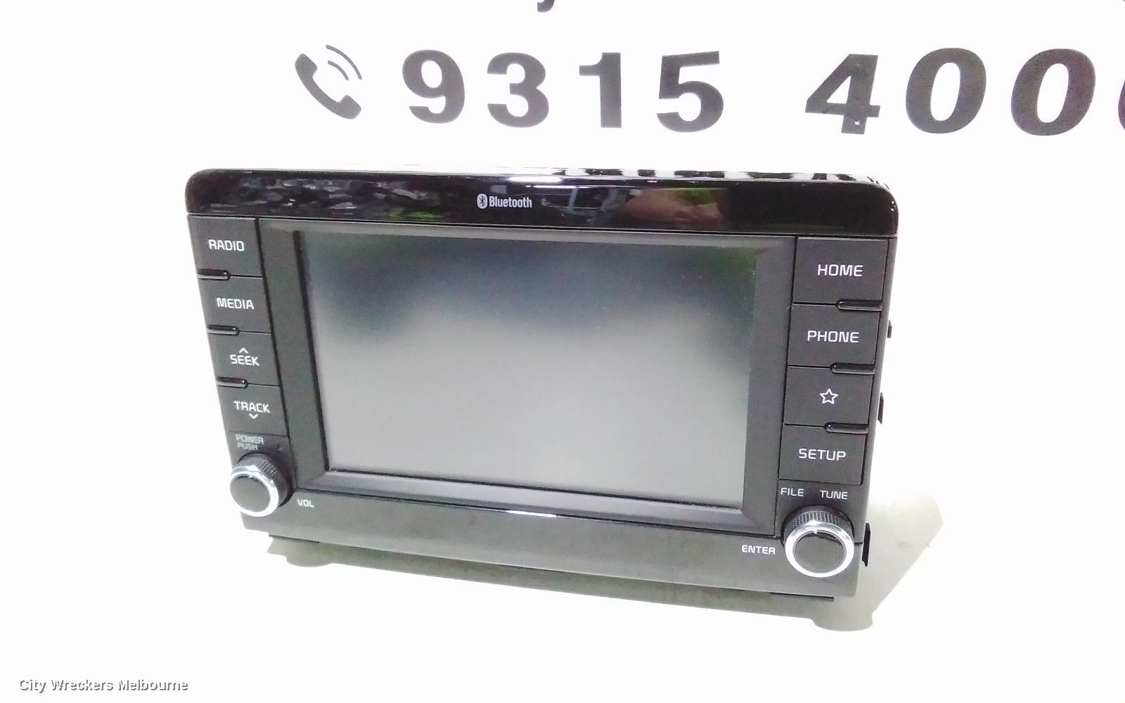 KIA RIO RADIO/CD/DVD/SAT/TV, HEAD UNIT, W/ DISPLAY UNIT, 7IN TOUCHSCREEN, NON SAT NAV TYPE, YB, 06/2018 - 06/2020 - Image 2