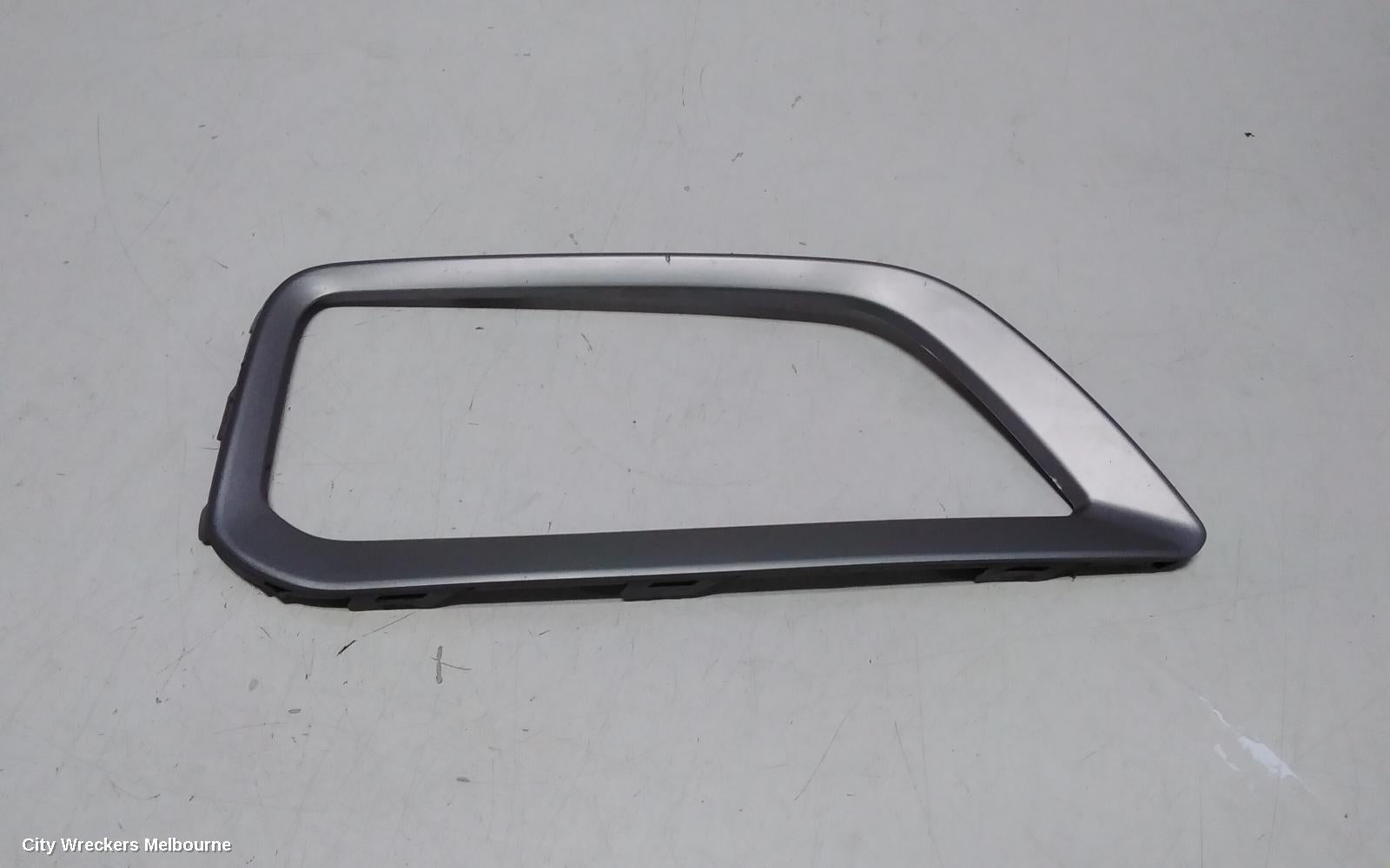 HYUNDAI KONA, OS, 09/2017 - 07/2023, HEADLIGHT SROUND SILVER ONE RIGHT : 114385 - Image 1