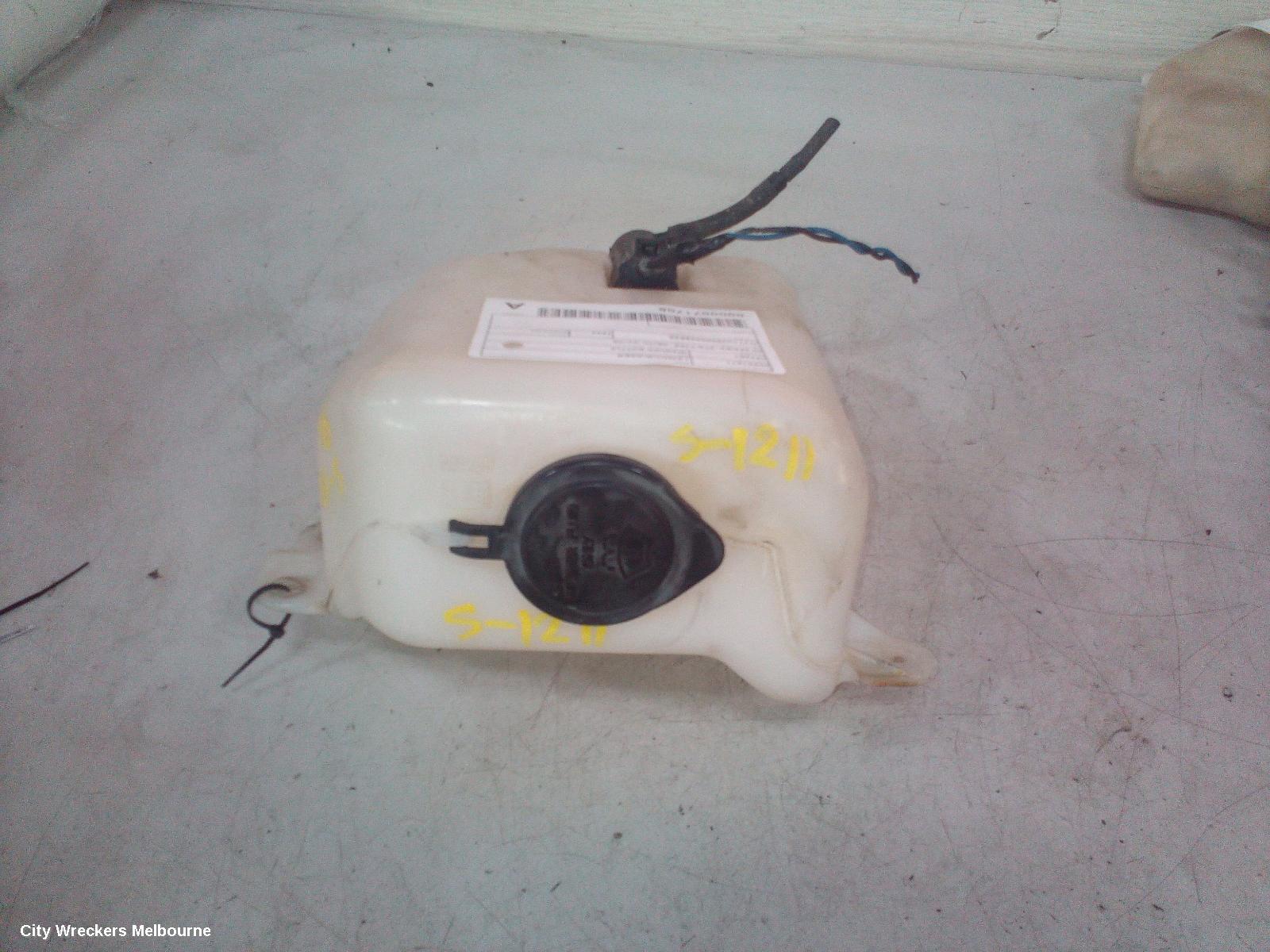 TOYOTA LANDCRUISER WASHER BOTTLE, 80 SERIES, STD TYPE, 08/1992 - 03/1998 - Image 3