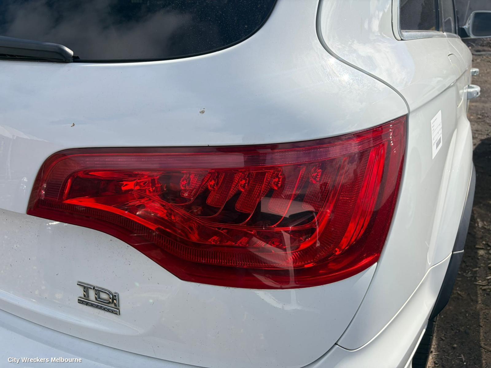 AUDI Q7 RIGHT TAILLIGHT, 4L, IN TAILGATE, 10/2009 - 08/2015 - Image 1