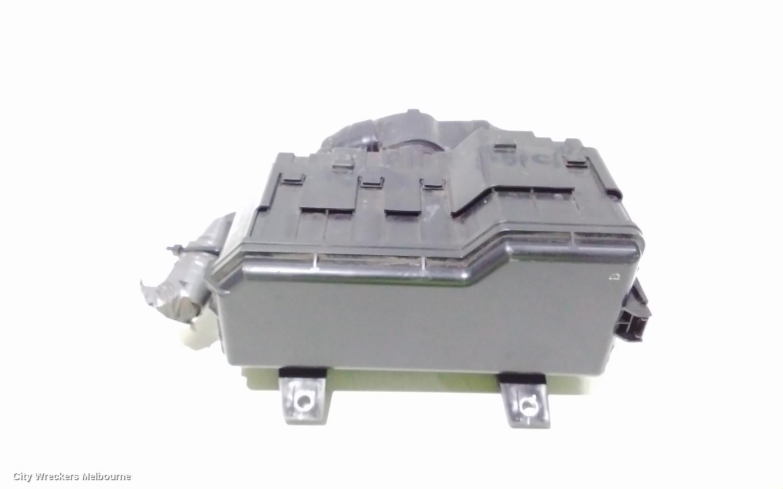 TOYOTA HIACE FUSE BOX, ENGINE BAY, DIESEL, KDH, 09/2006 - 04/2019 - Image 3