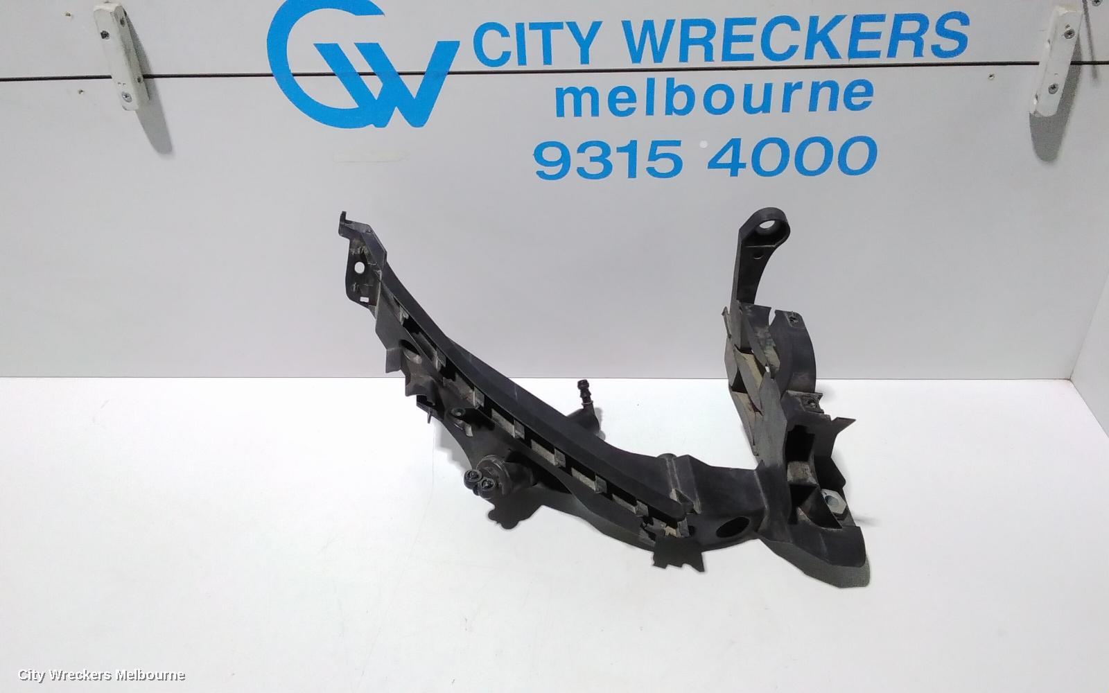 AUDI A4, B8 8K, 04/2008 - 06/2012, 8K0 805 608 R  RH HEADLIGHT BRAKET : 85082 - Image 1