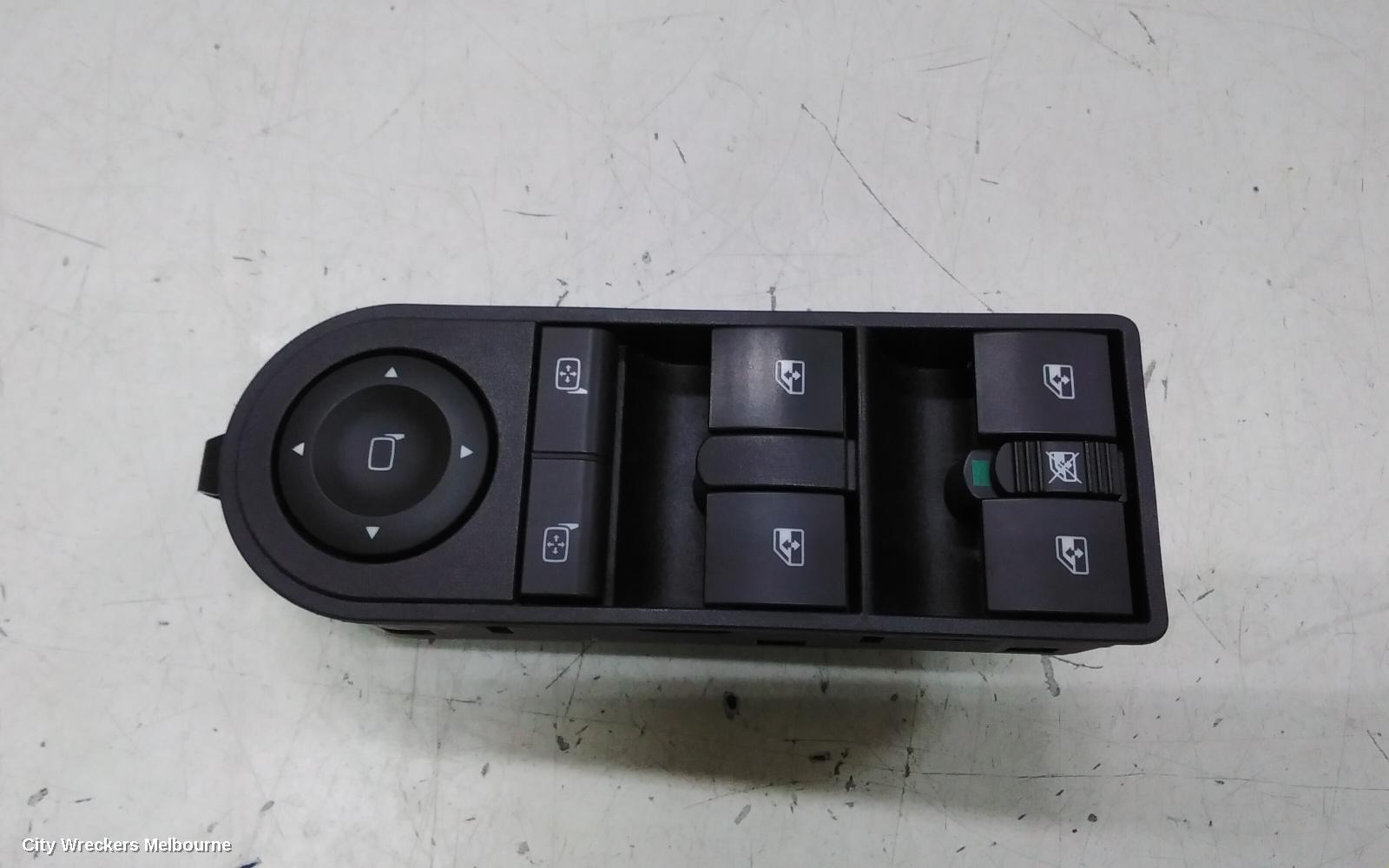 HOLDEN ASTRA PWR DR WIND SWITCH, AH, RH FRONT (MASTER SWITCH), 4 SWITCH TYPE (18 PIN), 10/2004 - 08/2009 - Image 1