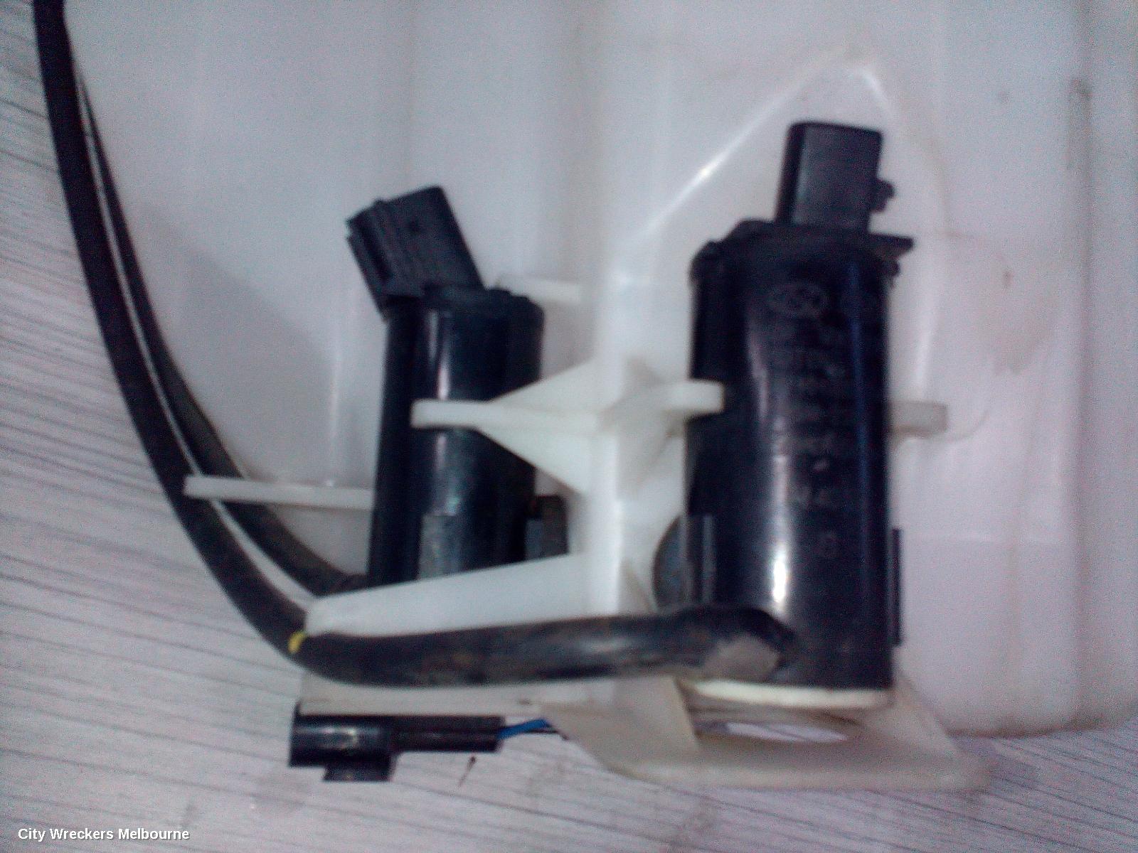 KIA SPORTAGE WASHER BOTTLE, SL, NON H/LAMP WASHER TYPE, 06/2013 - 10/2015 - Image 1