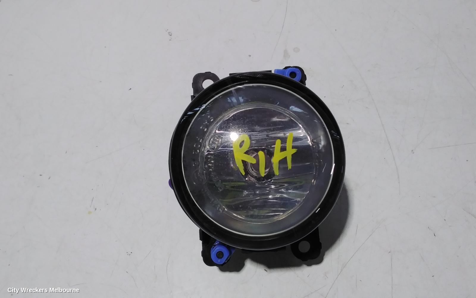 HOLDEN COMMODORE RIGHT INDICATOR/FOG/SIDE, BUMPER FOGLAMP, VZ, CALAIS/BERLINA/SVZ, 08/2004 - 09/2007 - Image 3
