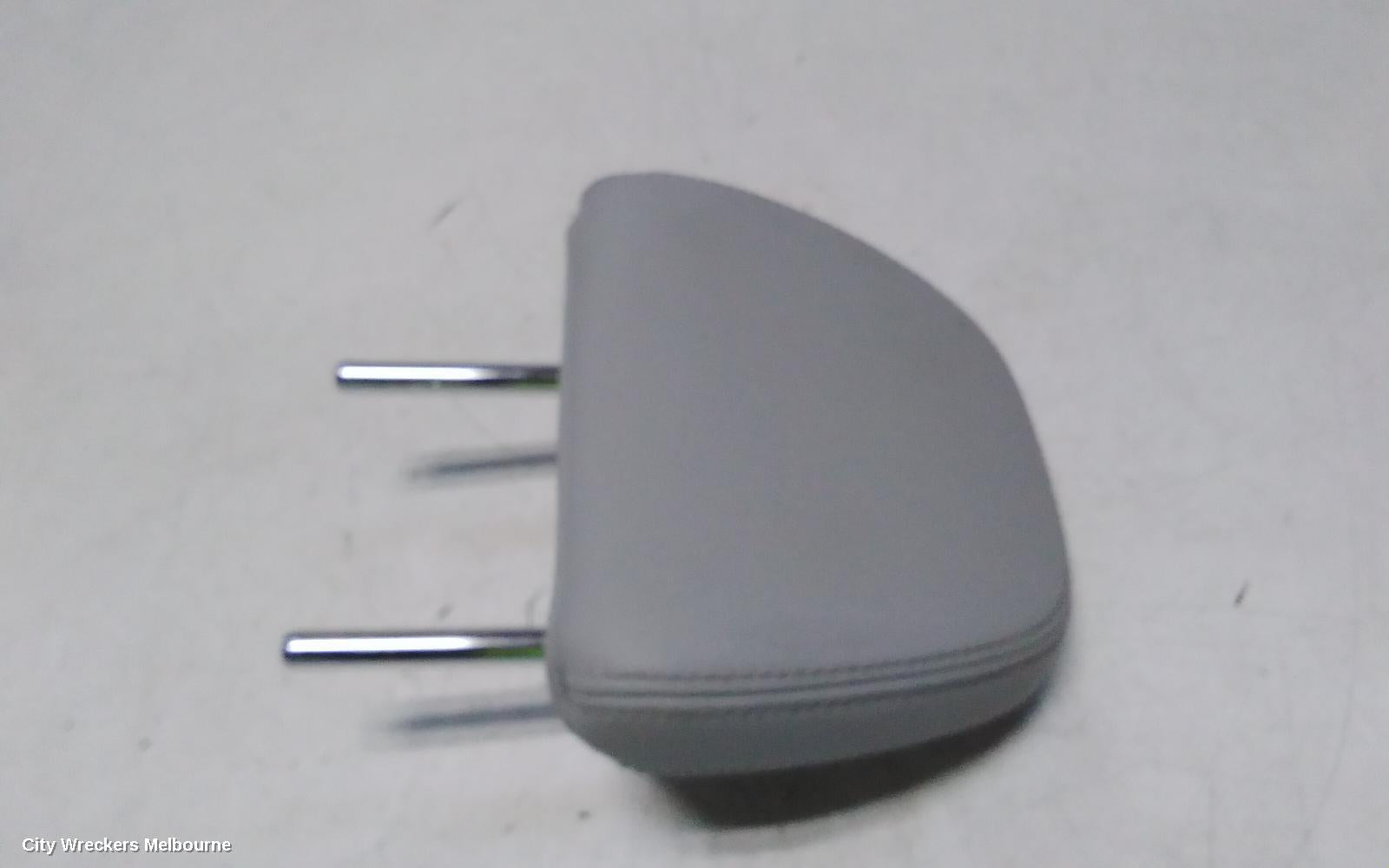 MITSUBISHI OUTLANDER HEADREST, LH REAR 2ND ROW, LEATHER, LIGHT GREY, ZM, 08/2021 ONWARDS - Image 1