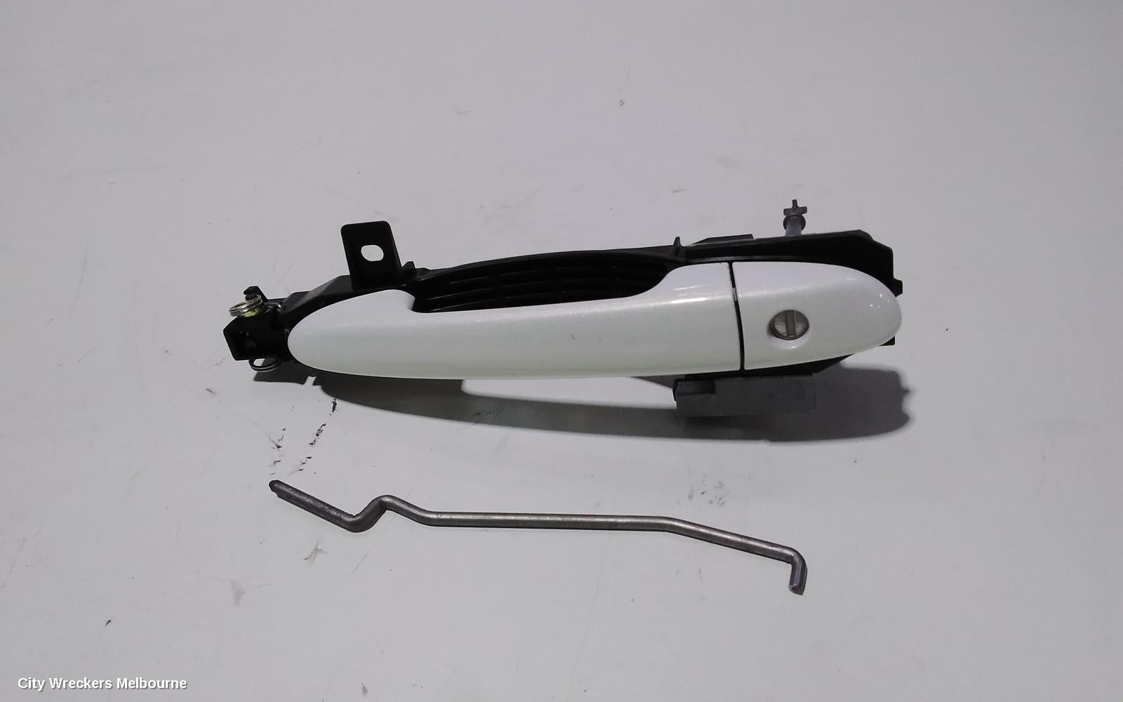 MAZDA CX5 DOOR HANDLE, OUTER, RH FRONT, NON KEYLESS ENTRY BUTTON, KE, 02/2012 - 12/2016 - Image 2