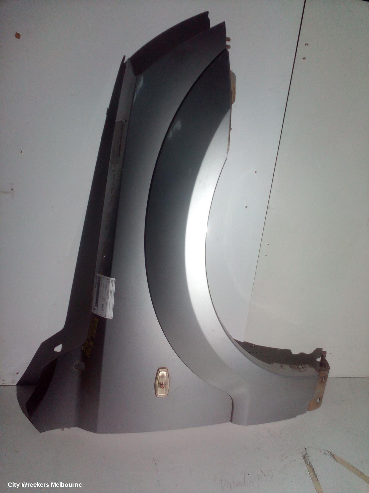 KIA SORENTO RIGHT GUARD, BL, 02/2003 - 10/2006 - Image 2