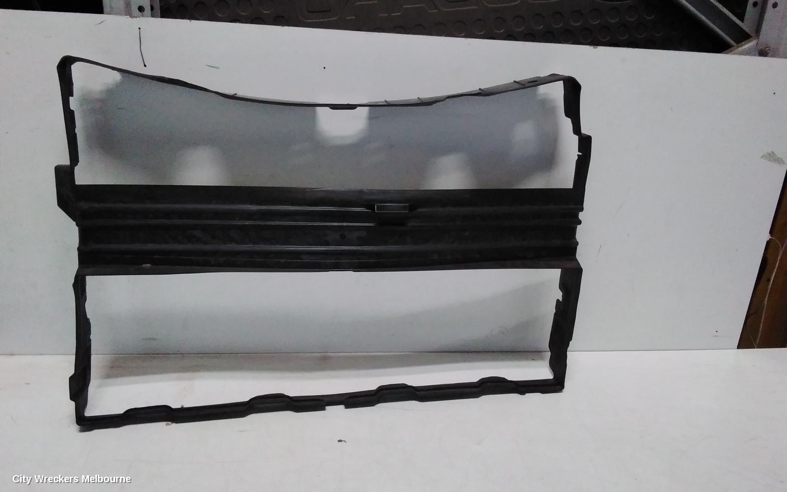 LAND ROVER DISCOVERY SPORT, L550, 01/2015 ONWARDS, PLASTIC AROUN RADIATO: 140231 - Image 1