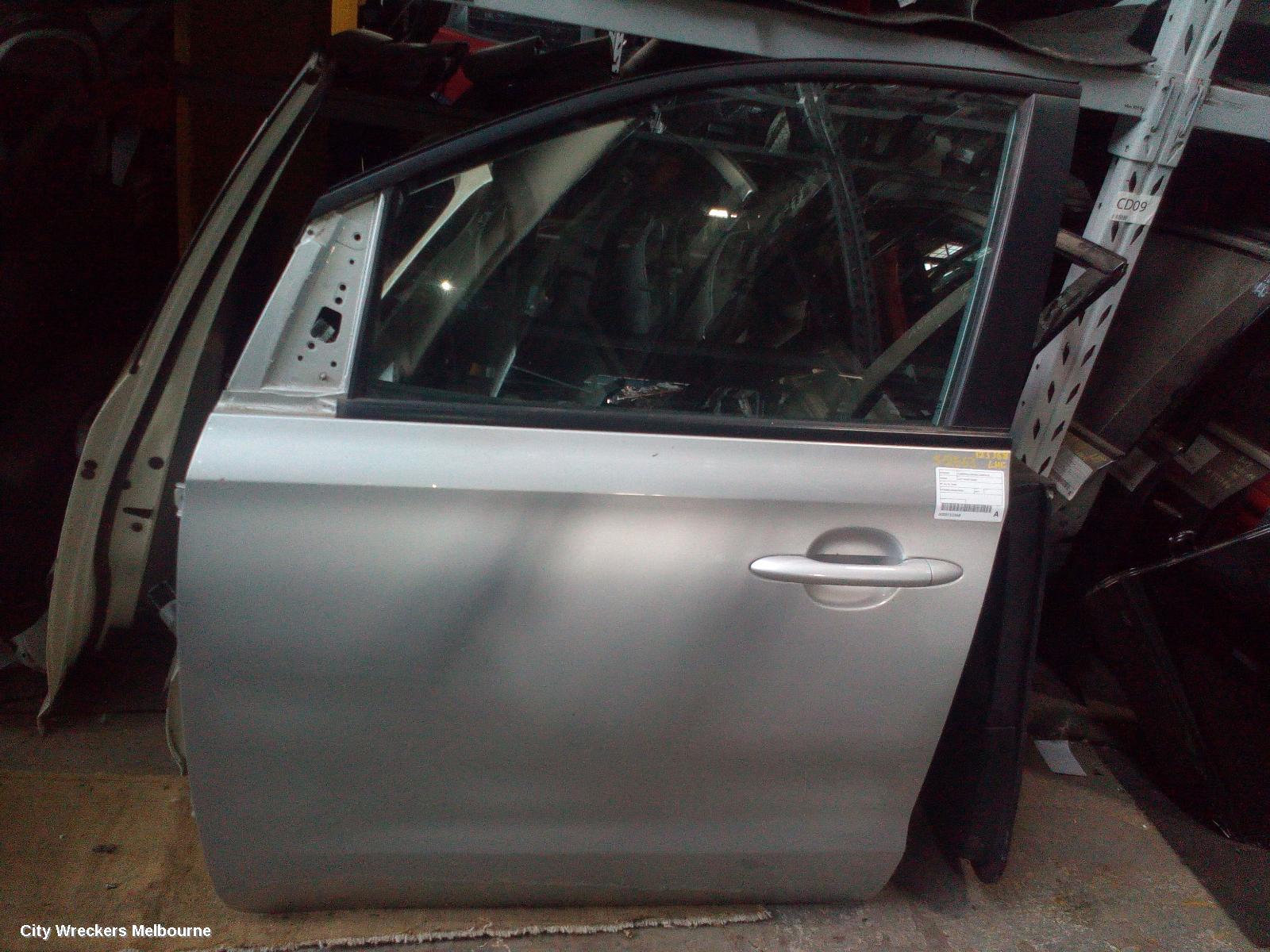 KIA CARNIVAL/GRAND CARNIVAL LEFT FRONT DOOR, YP, 02/2015 - 10/2020 - Image 3
