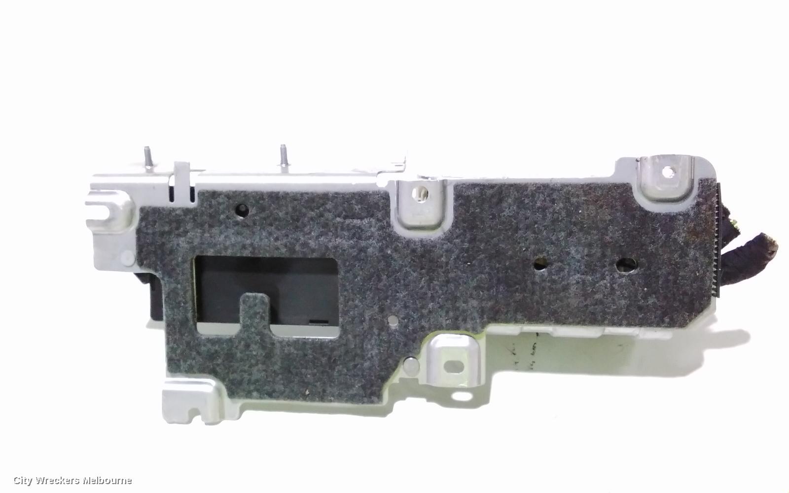 LAND ROVER DISCOVERY SPORT FUSE BOX, IN BOOT, L550, 01/2015 ONWARDS - Image 3
