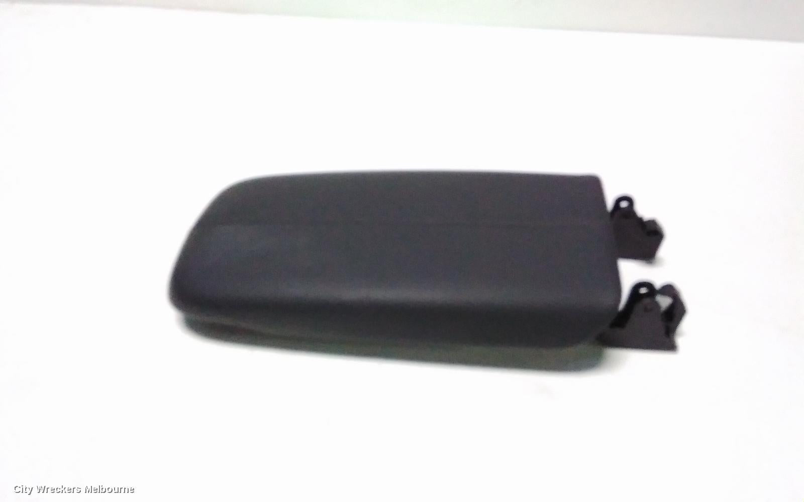 HOLDEN EQUINOX CONSOLE, CONSOLE LID ONLY, LEATHER, BLACK, EQ, 09/2017 - 12/2020 - Image 3