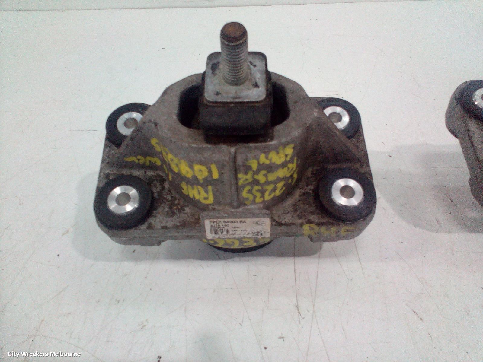 LAND ROVER RANGEROVER SPORT MOUNT, ENGINE MOUNT (RH SIDE), DIESEL, 3.0, SINGLE TURBO, L494, 06/2013 - 04/2022 - Image 1