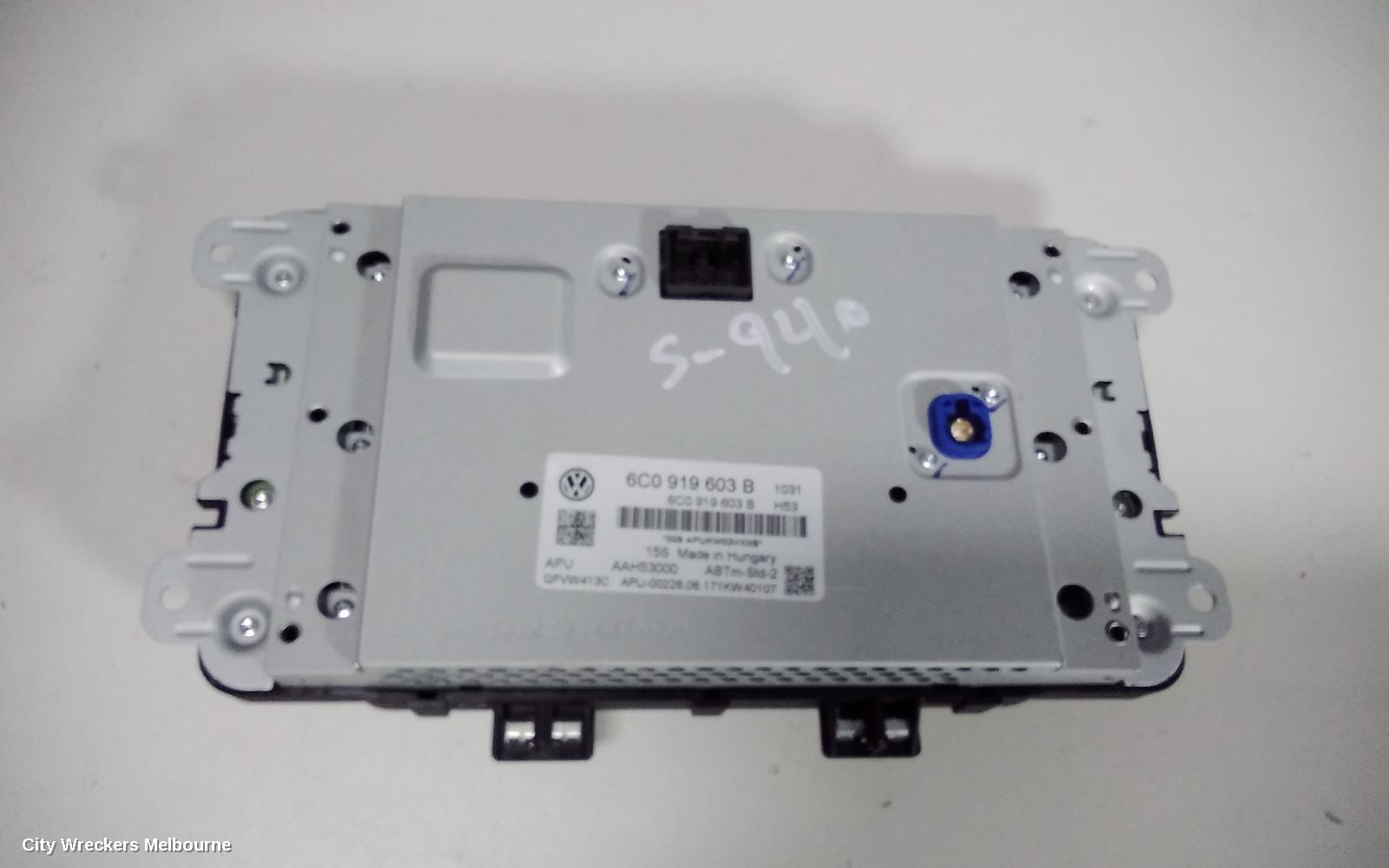 VOLKSWAGEN POLO RADIO/CD/DVD/SAT/TV, DISPLAY UNIT, 6.5IN COMPOSITION MEDIA, NON SAT NAV TYPE, 6R, 05/2010 - 09/2017 - Image 3