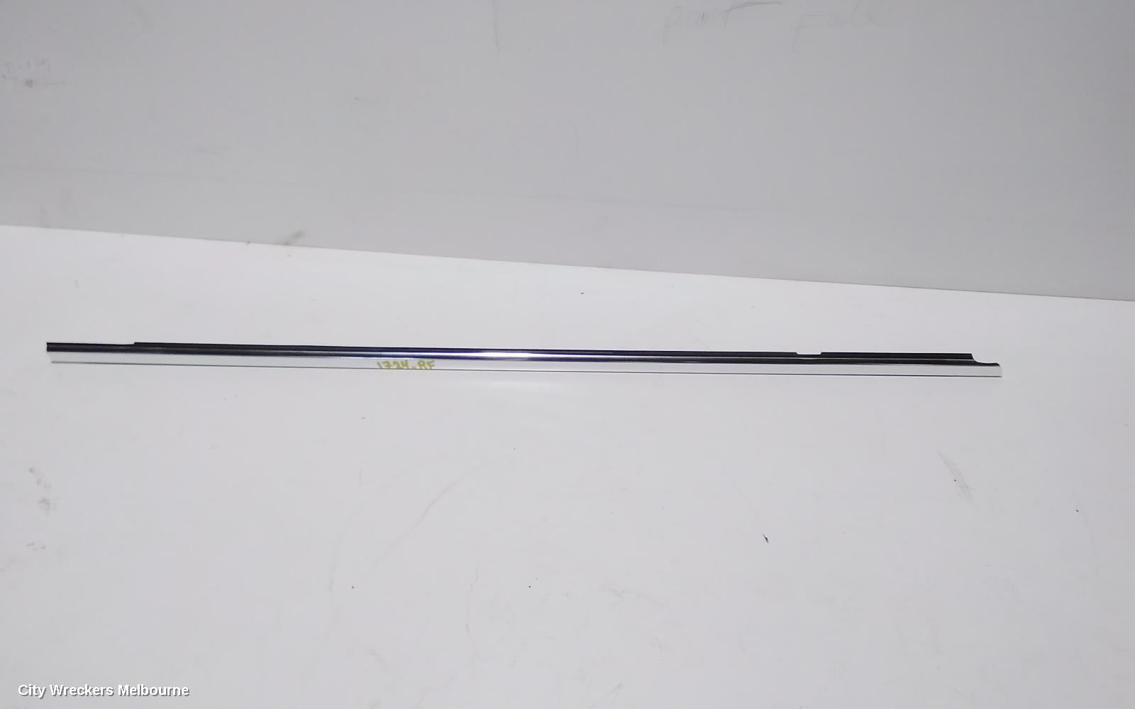 VOLKSWAGEN TIGUAN DOOR MOULD, RHF CHROME  MOULD UPPER: 86782, 5NA, 06/2016 - 02/2024 - Image 1