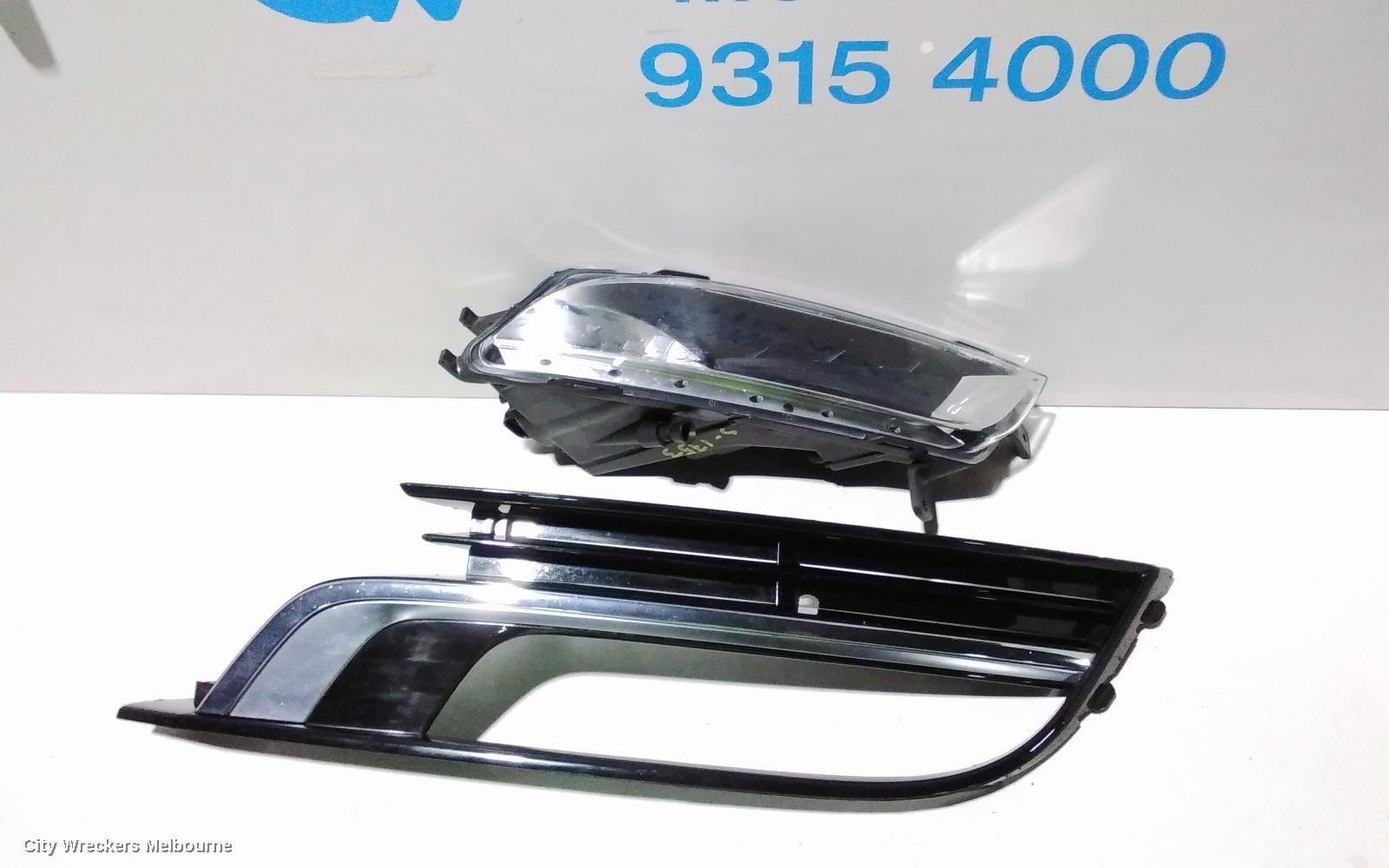 VOLKSWAGEN PASSAT RIGHT INDICATOR/FOG/SIDE, BUMPER FOGLAMP, 3CC, SEDAN, 03/2012 - 12/2016 - Image 2