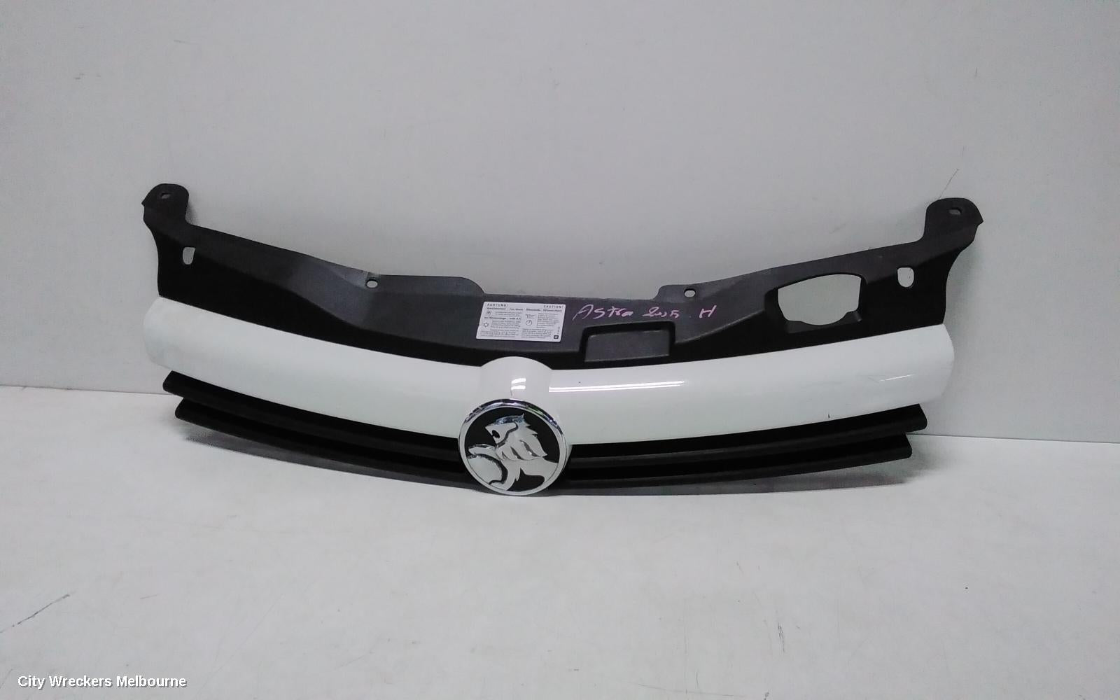 HOLDEN ASTRA GRILLE, AH, RADIATOR GRILLE, HATCH, SRI TURBO, COLOUR CODED TYPE, 11/2006 - 08/2009 - Image 1
