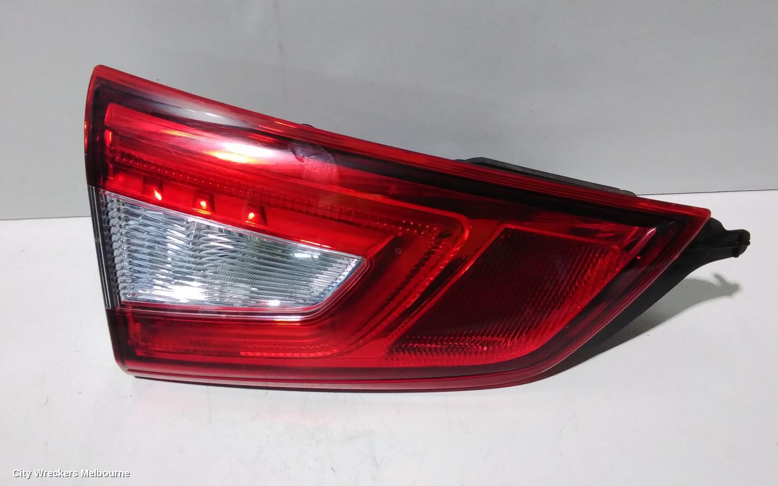 NISSAN QASHQAI REAR GARNISH, TAILGATE LAMP (LH SIDE), J11, 06/2014 - 09/2017 - Image 2