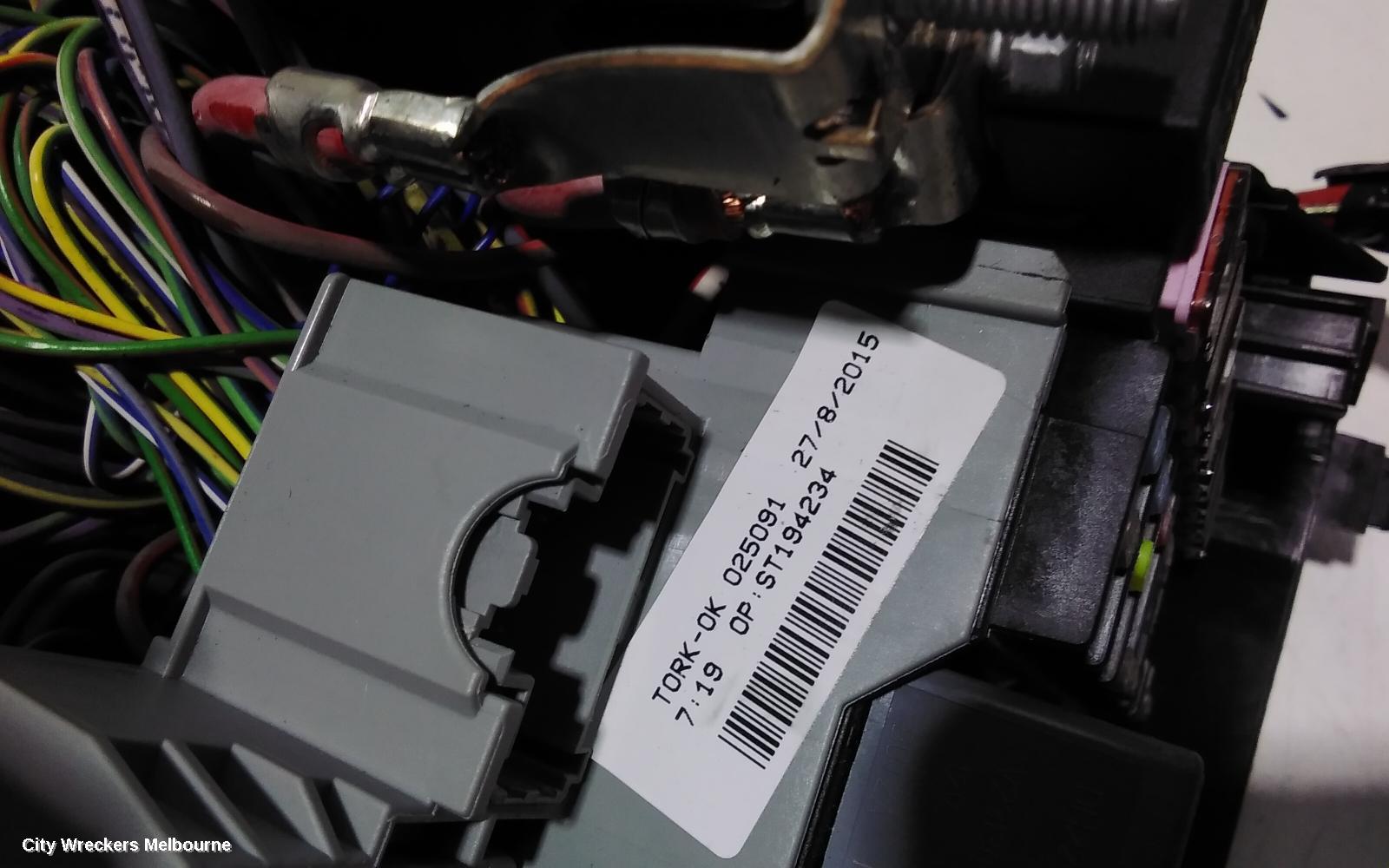 LAND ROVER DISCOVERY SPORT FUSE BOX, ENGINE BAY, DIESEL, L550, 01/2015 ONWARDS - Image 3