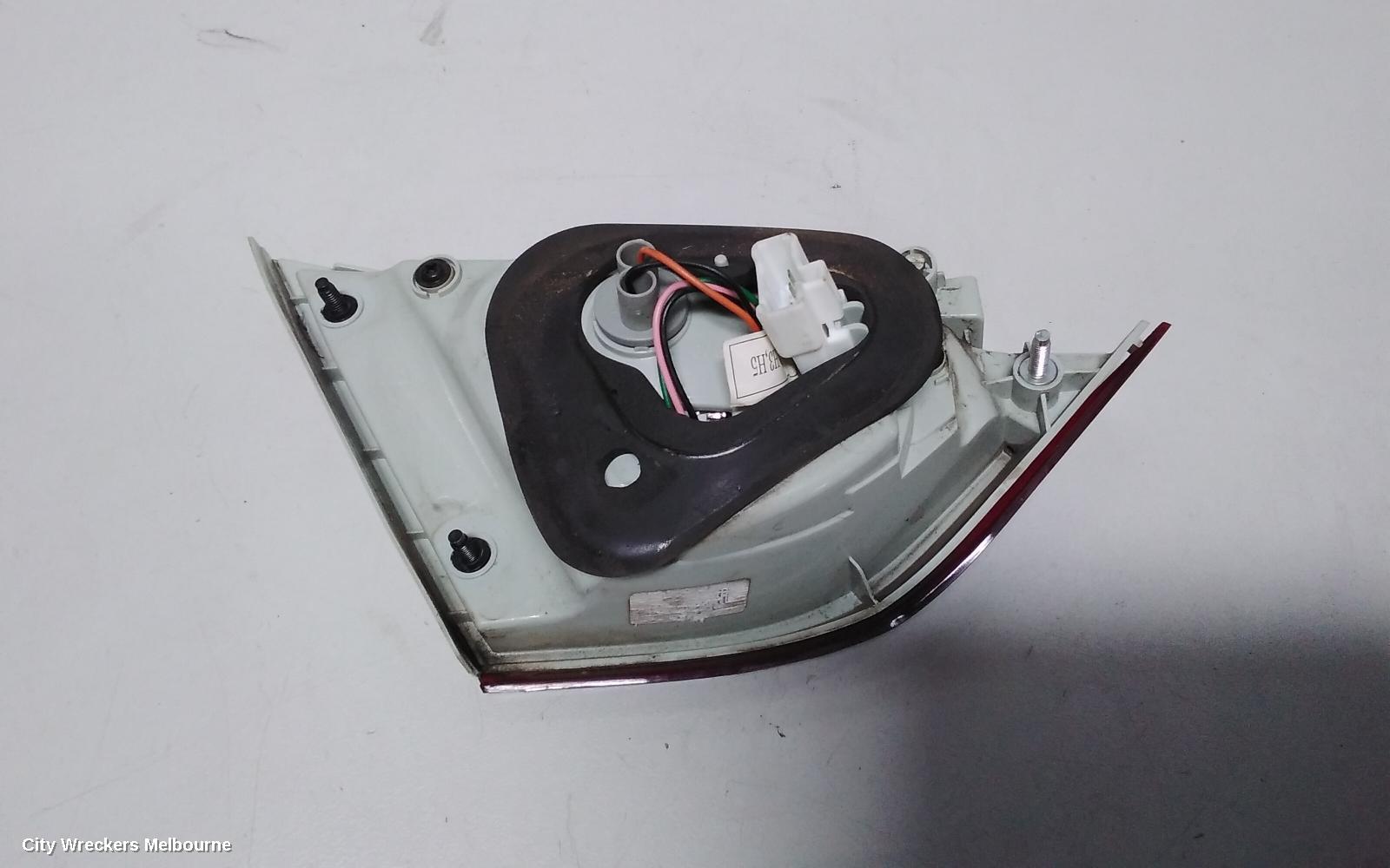 HYUNDAI I45 REAR GARNISH, BOOTLID LAMP (RH SIDE), YF, NON LED TYPE, 02/2010 - 05/2013 (AUS ONLY) - Image 3
