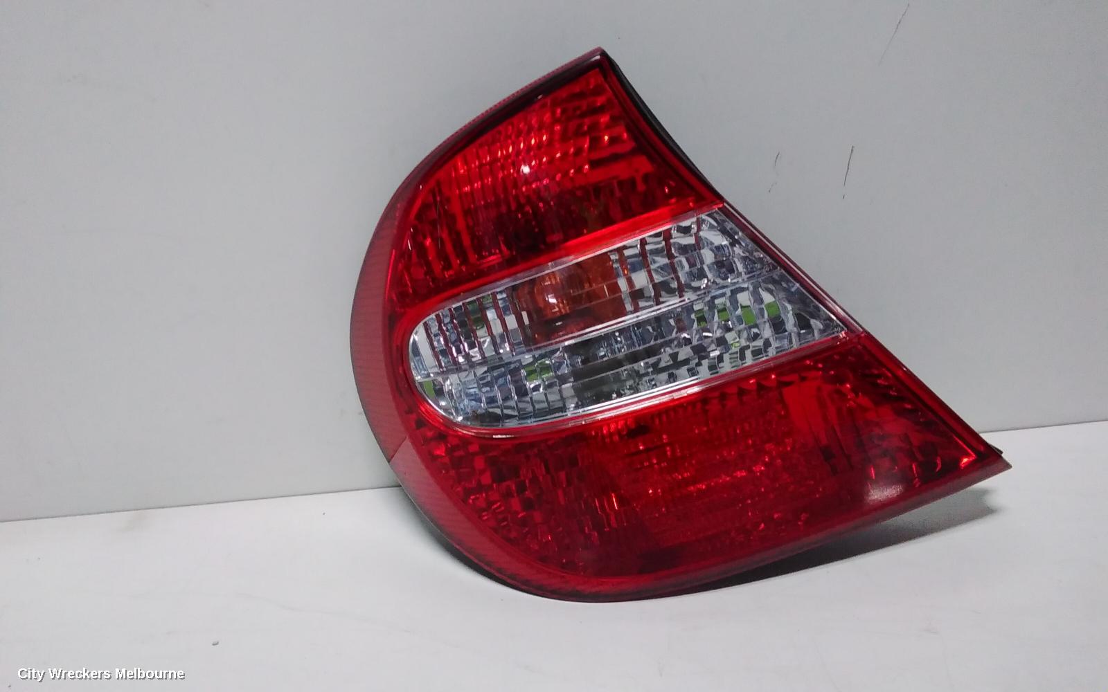 TOYOTA CAMRY LEFT TAILLIGHT, SK36, REVERSE LAMP IN CENTRE, 08/2002 - 09/2004 - Image 3