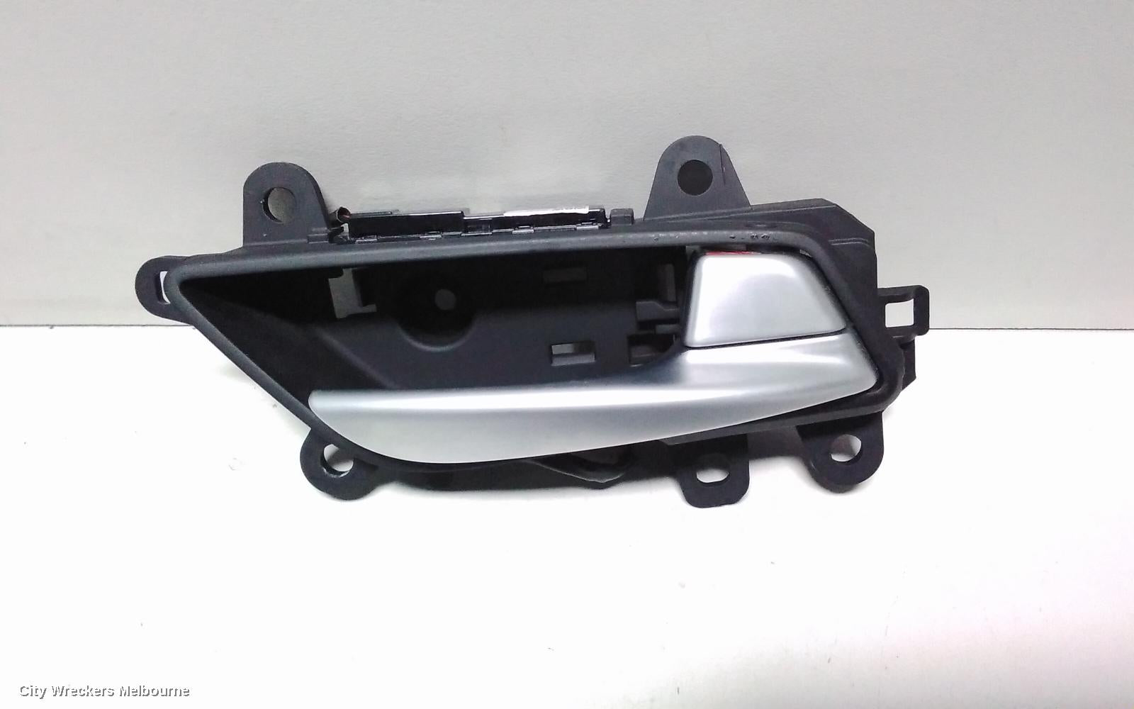 HYUNDAI GENESIS DOOR HANDLE, INNER, RH REAR, DH, 11/2014 - 01/2018 - Image 2