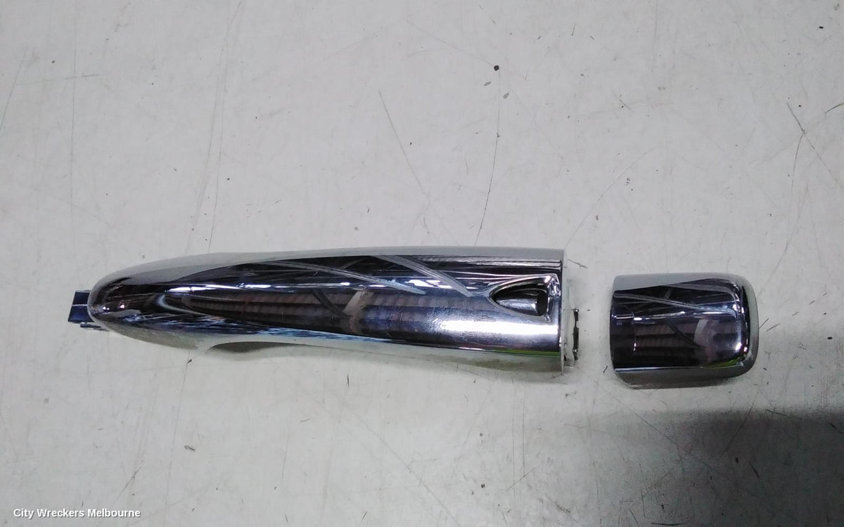 MERCEDES X CLASS DOOR HANDLE, X470, LH FRONT, OUTER, 02/2018 - 06/2020 - Image 3