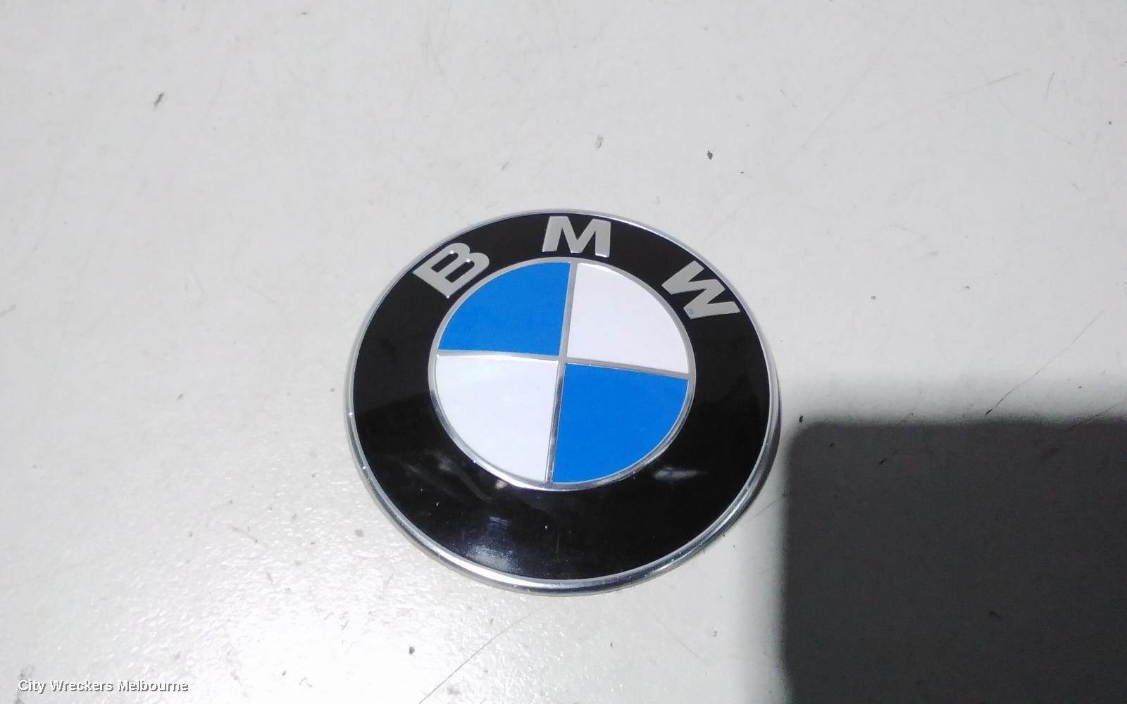 BMW 5 SERIES, E60 10/2003 - 04/2010, BONNET BMW EMBLEM: 82922 - Image 1