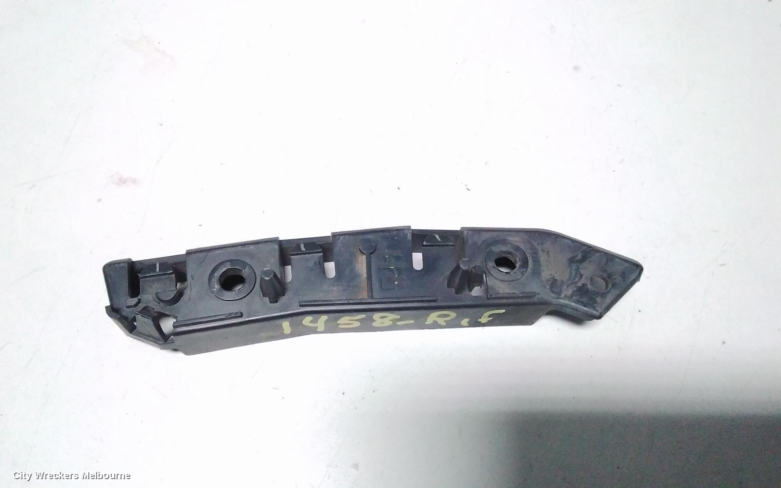 FORD FOCUS, LW 05/2011 - 08/2015, RHF BAR SLIDER: 72206 - Image 2
