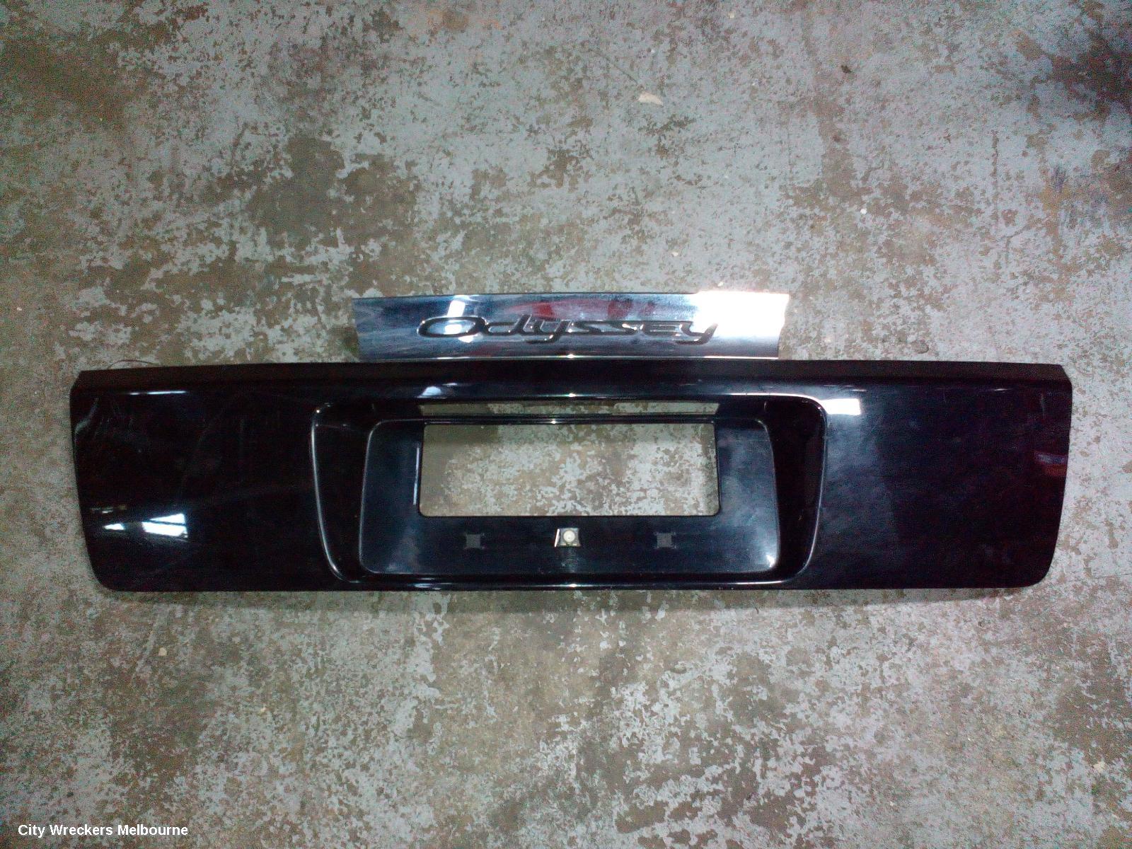 HONDA ODYSSEY REAR GARNISH, TAILGATE UPPER CENTRE CHROME PIECE, RB, 07/2004 - 03/2009 - Image 2