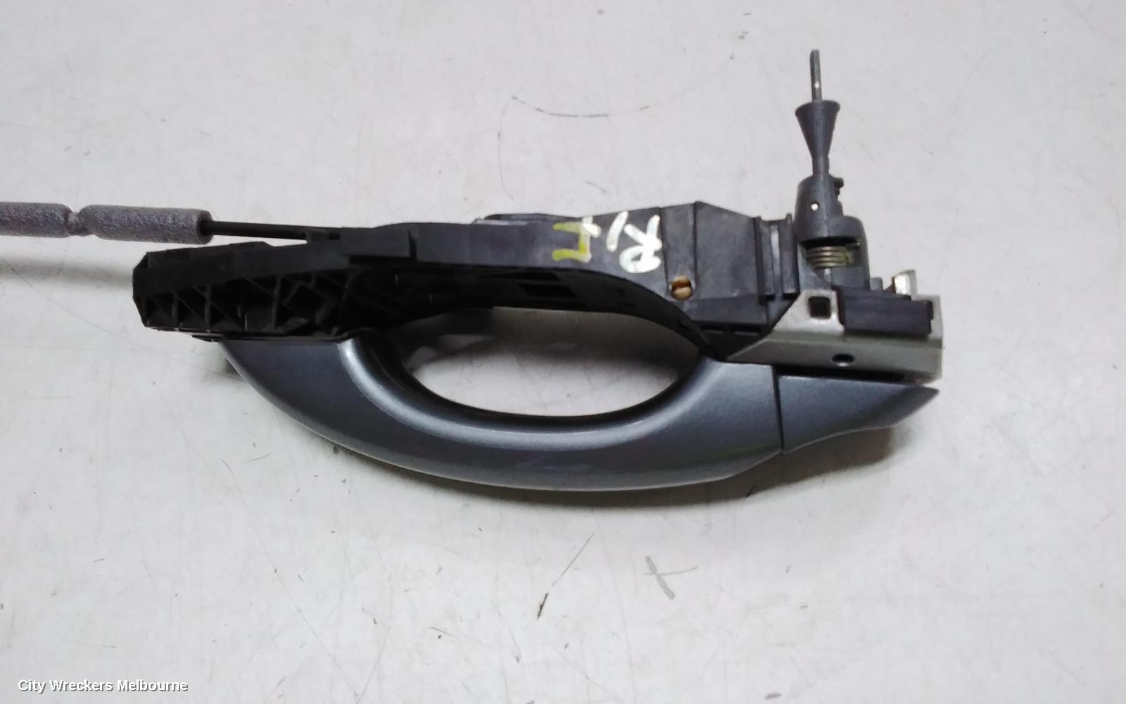 VOLKSWAGEN AMAROK DOOR HANDLE, OUTER, RH FRONT, COLOUR CODED, 2H, 10/2010 - 09/2022 - Image 3