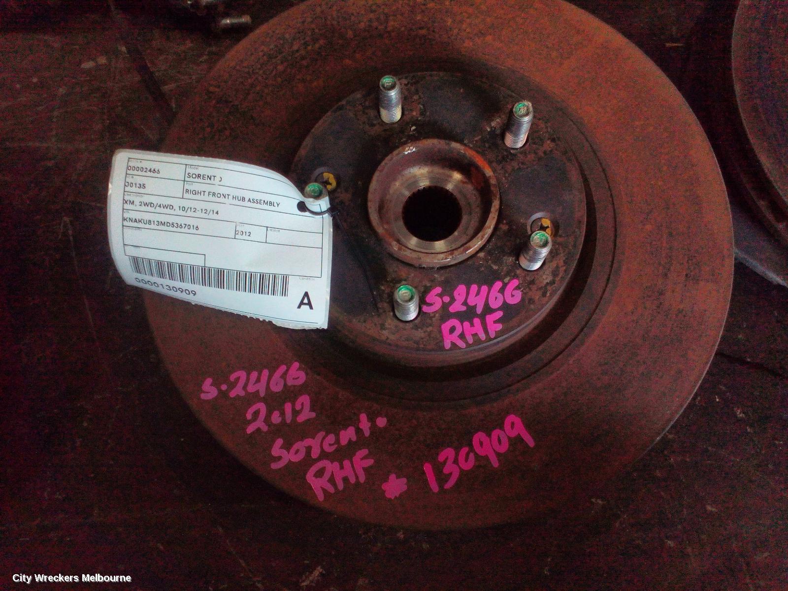 KIA SORENTO RIGHT FRONT HUB ASSEMBLY, XM, 2WD/4WD, 10/2012 - 12/2014 - Image 1
