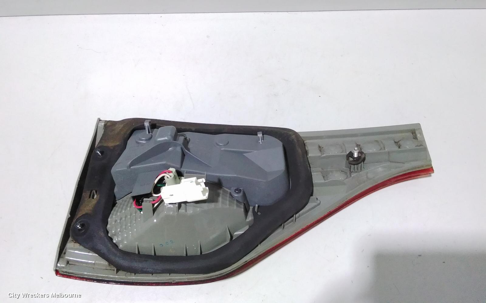 TOYOTA TARAGO REAR GARNISH, TAILGATE LAMP (RH SIDE), ACR50R, 03/2006 - 12/2008 - Image 3