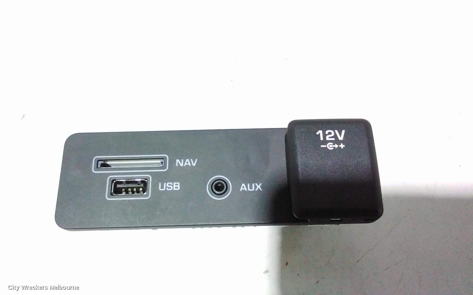 LAND ROVER DISCOVERY SPORT, L550, 01/2015 ONWARDS, FK72-19C166-BC  POWER OUTLET USB AUX SAT NAV CONSOLE UNIT : 82810 - Image 1