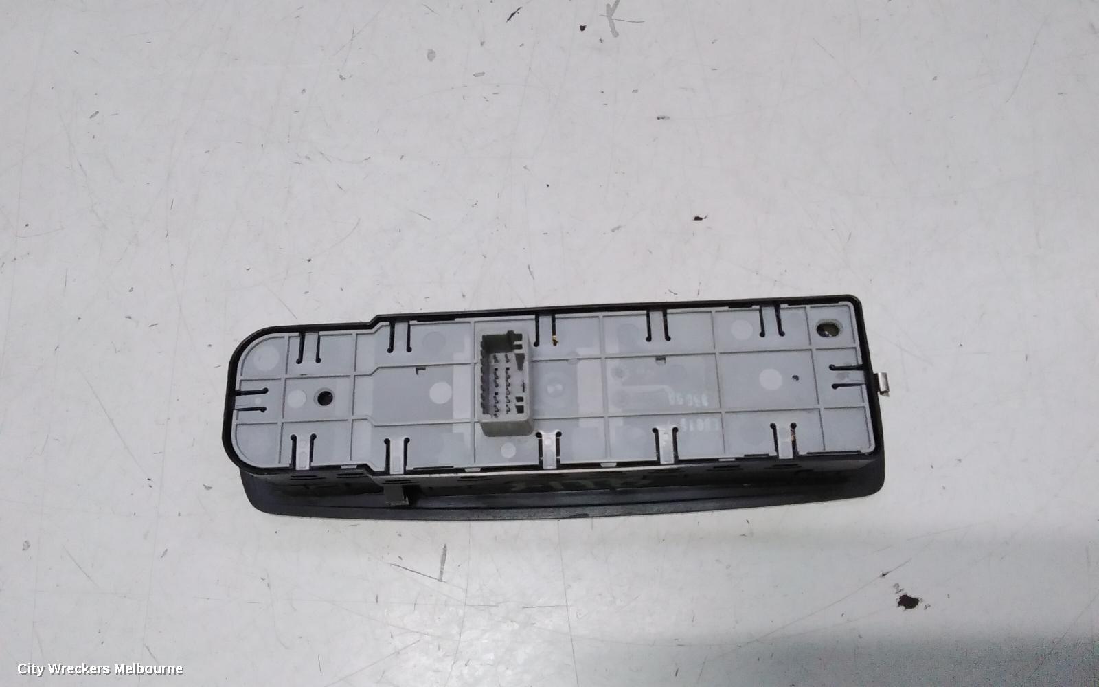RENAULT MEGANE PWR DR WIND SWITCH, LH REAR/RH REAR, X32/X95/K95, 5DR HATCH/WAGON, 09/2010 - 05/2016 - Image 3